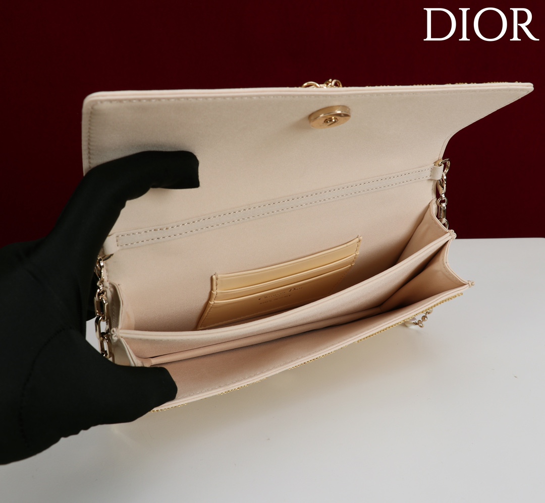  Dior