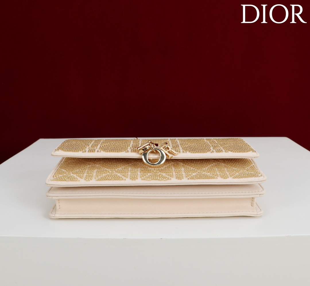  Dior