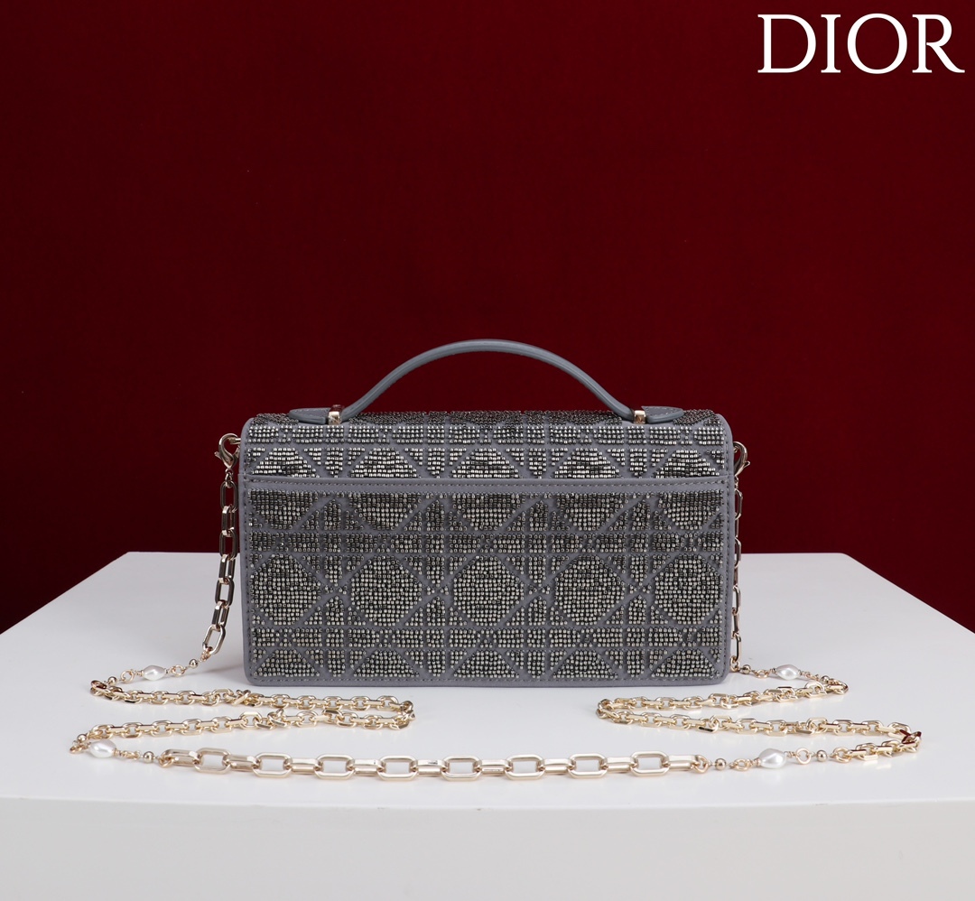  Dior