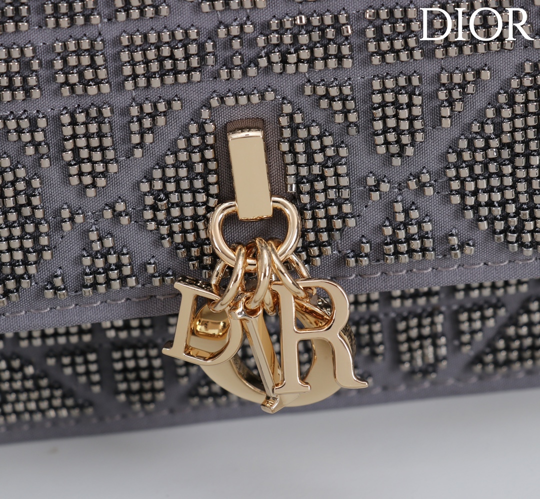  Dior