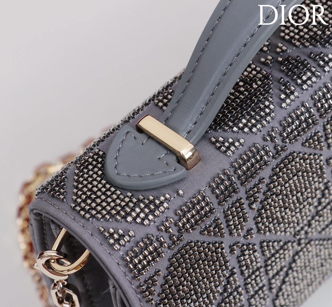 Dior