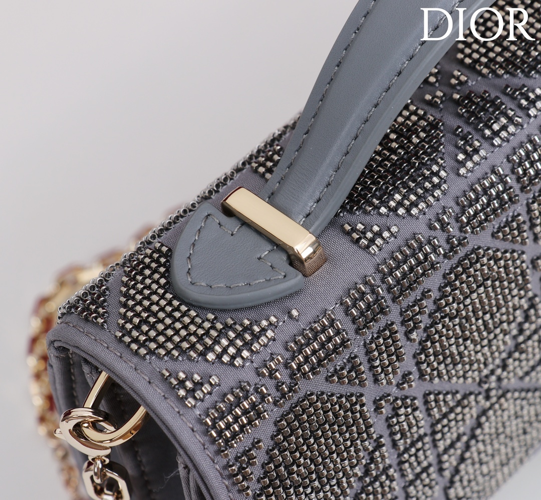  Dior