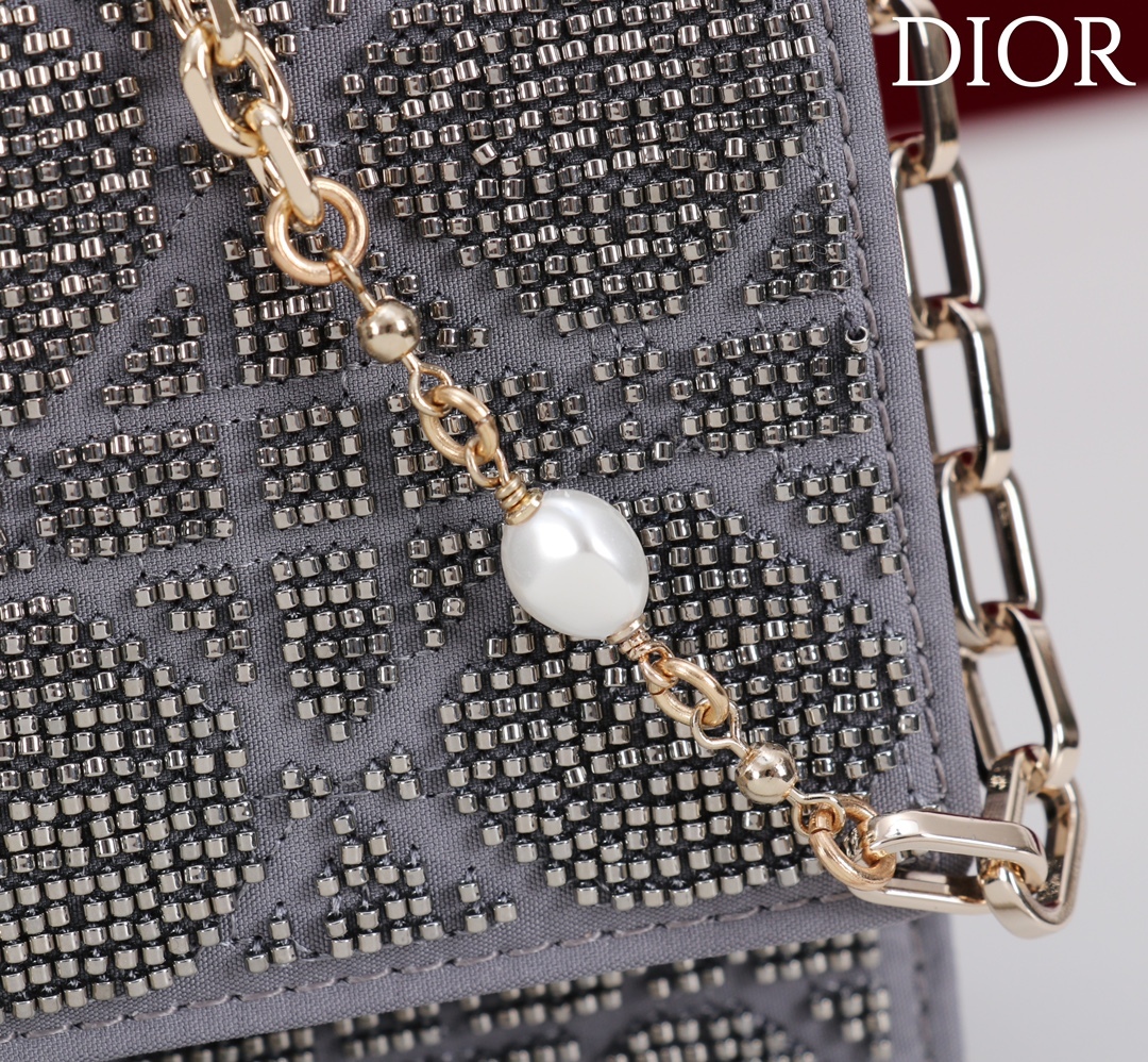  Dior