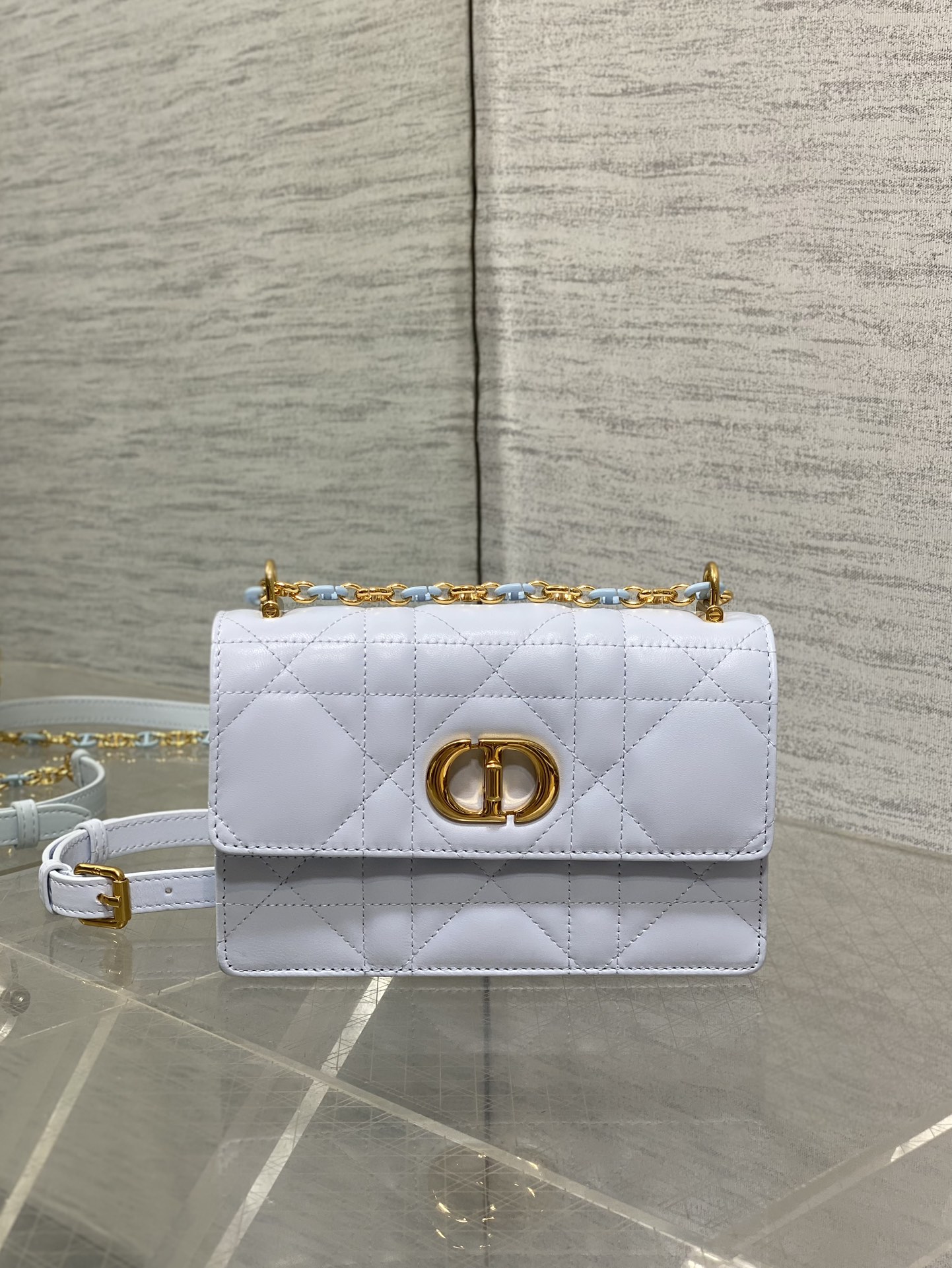   Dior