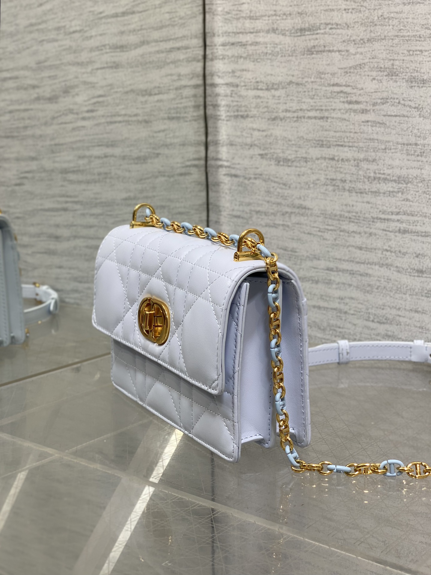   Dior