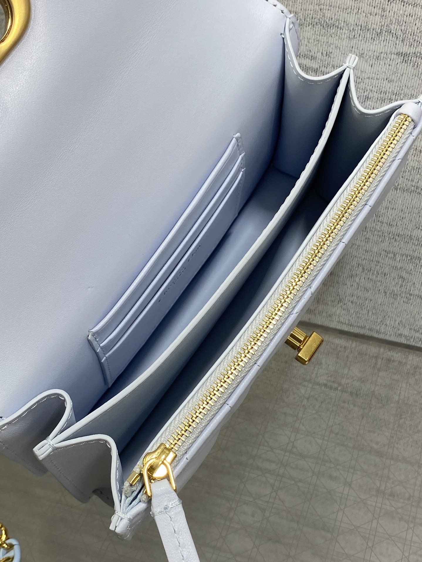   Dior