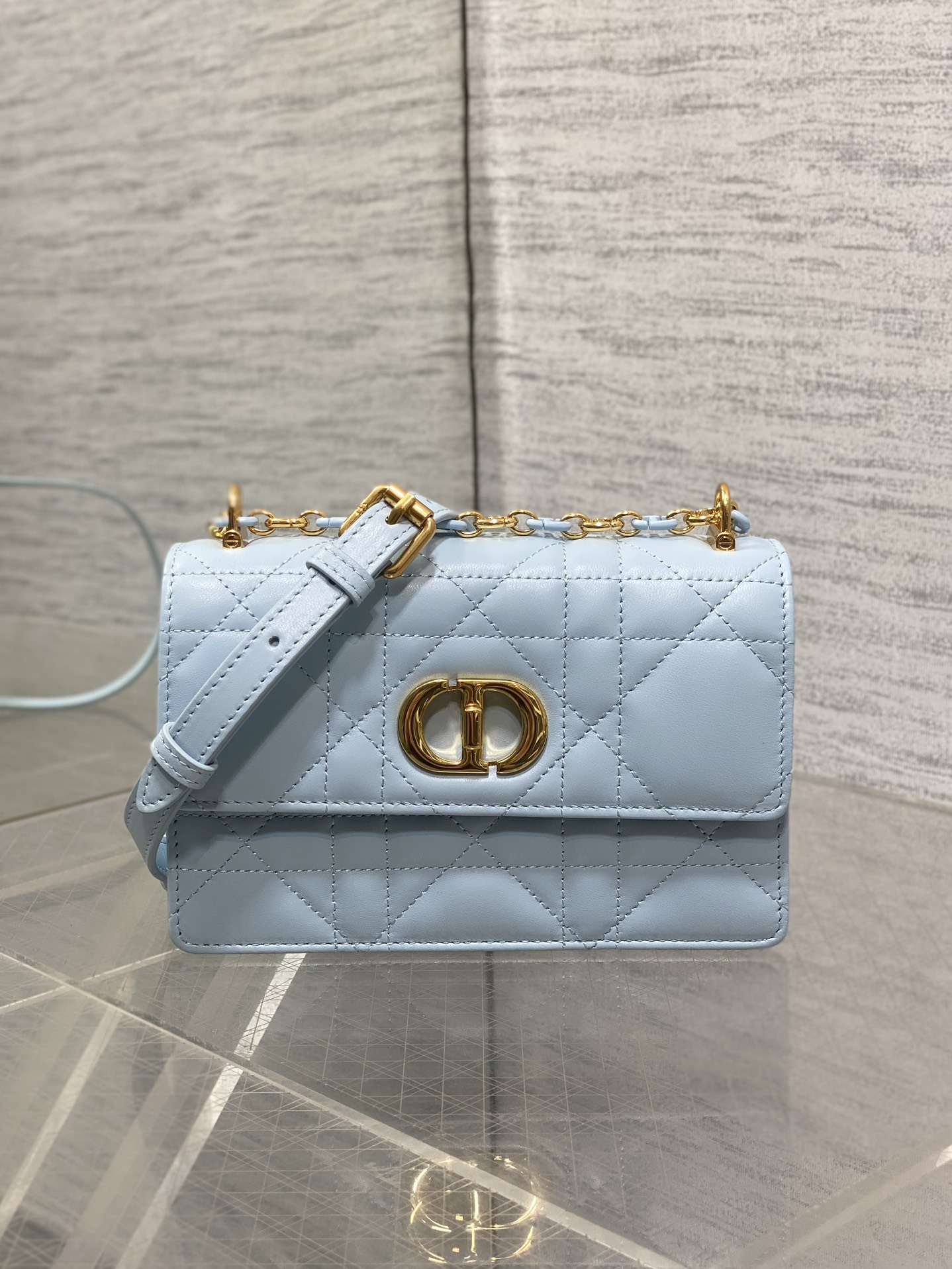   Dior