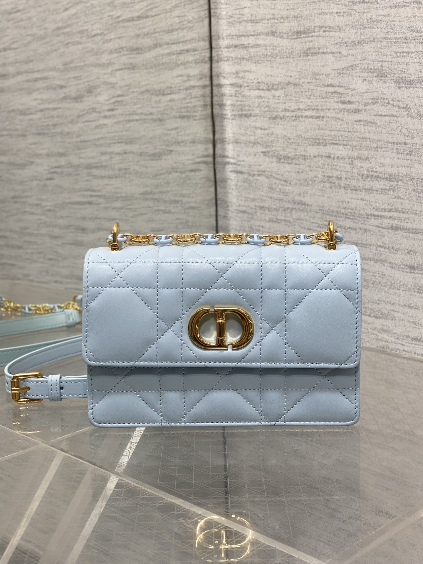   Dior