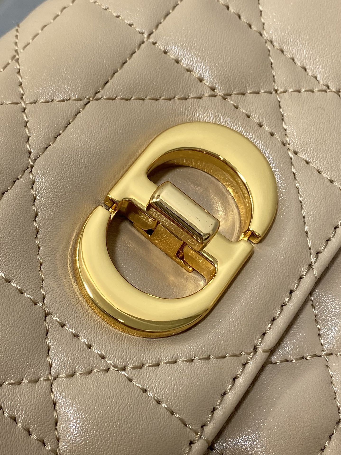   Dior