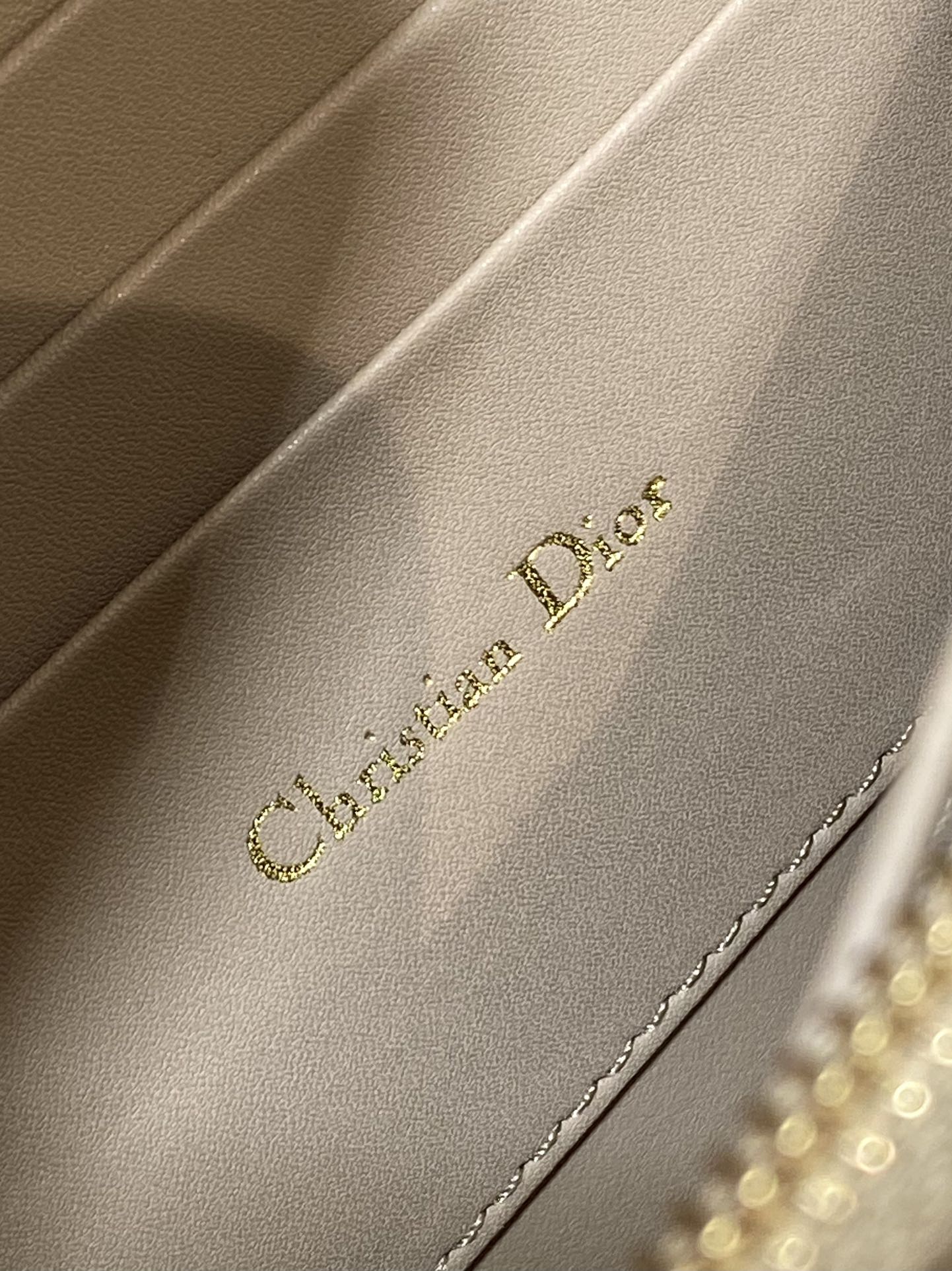   Dior