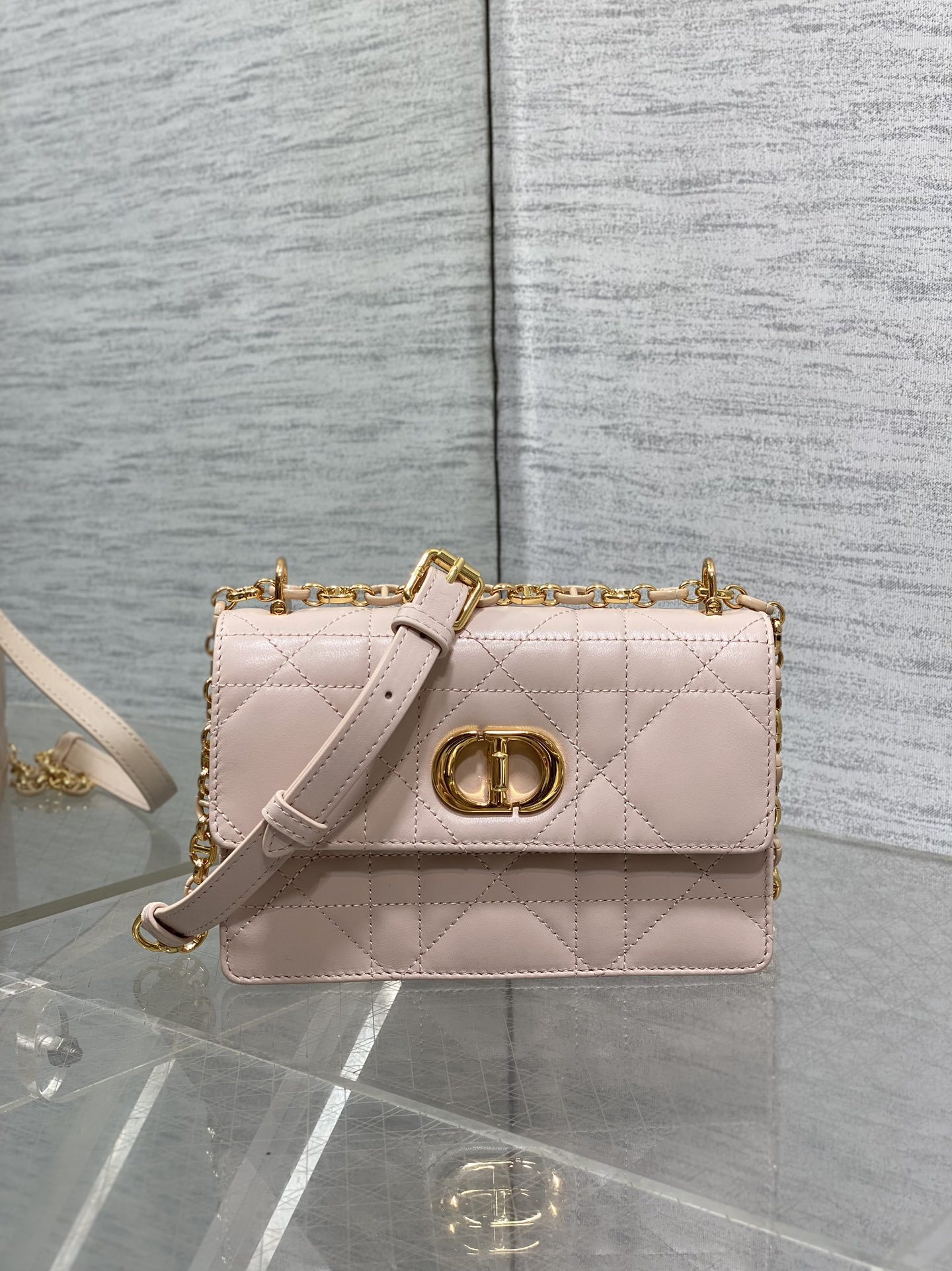  Dior