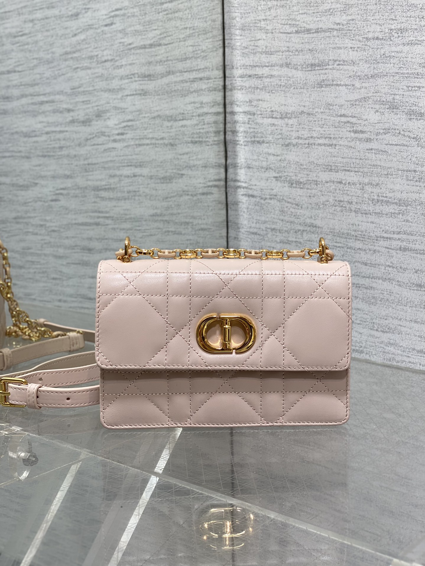  Dior