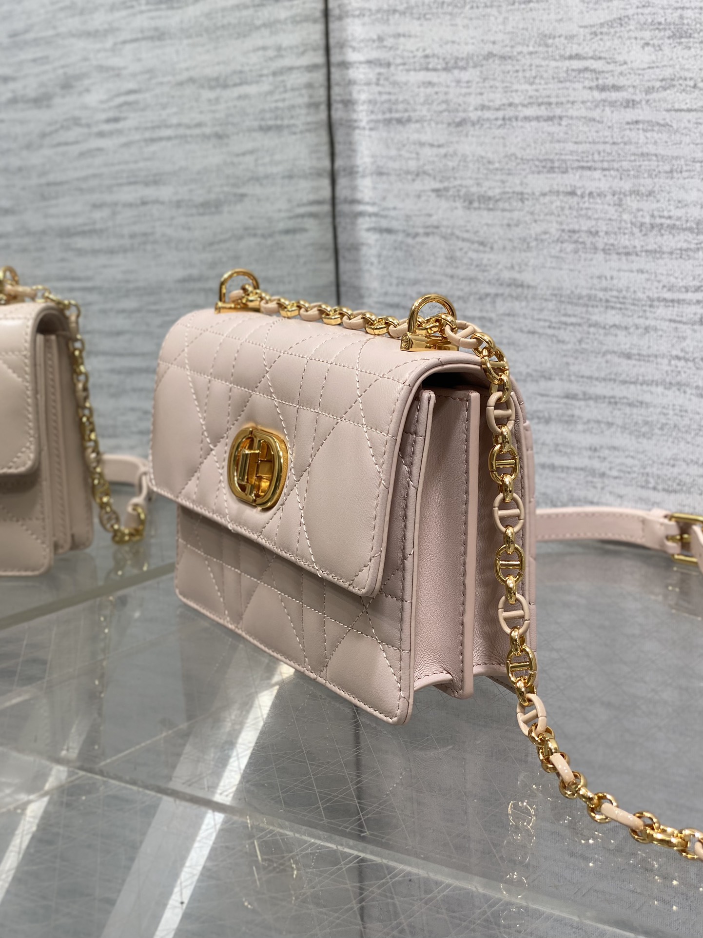  Dior
