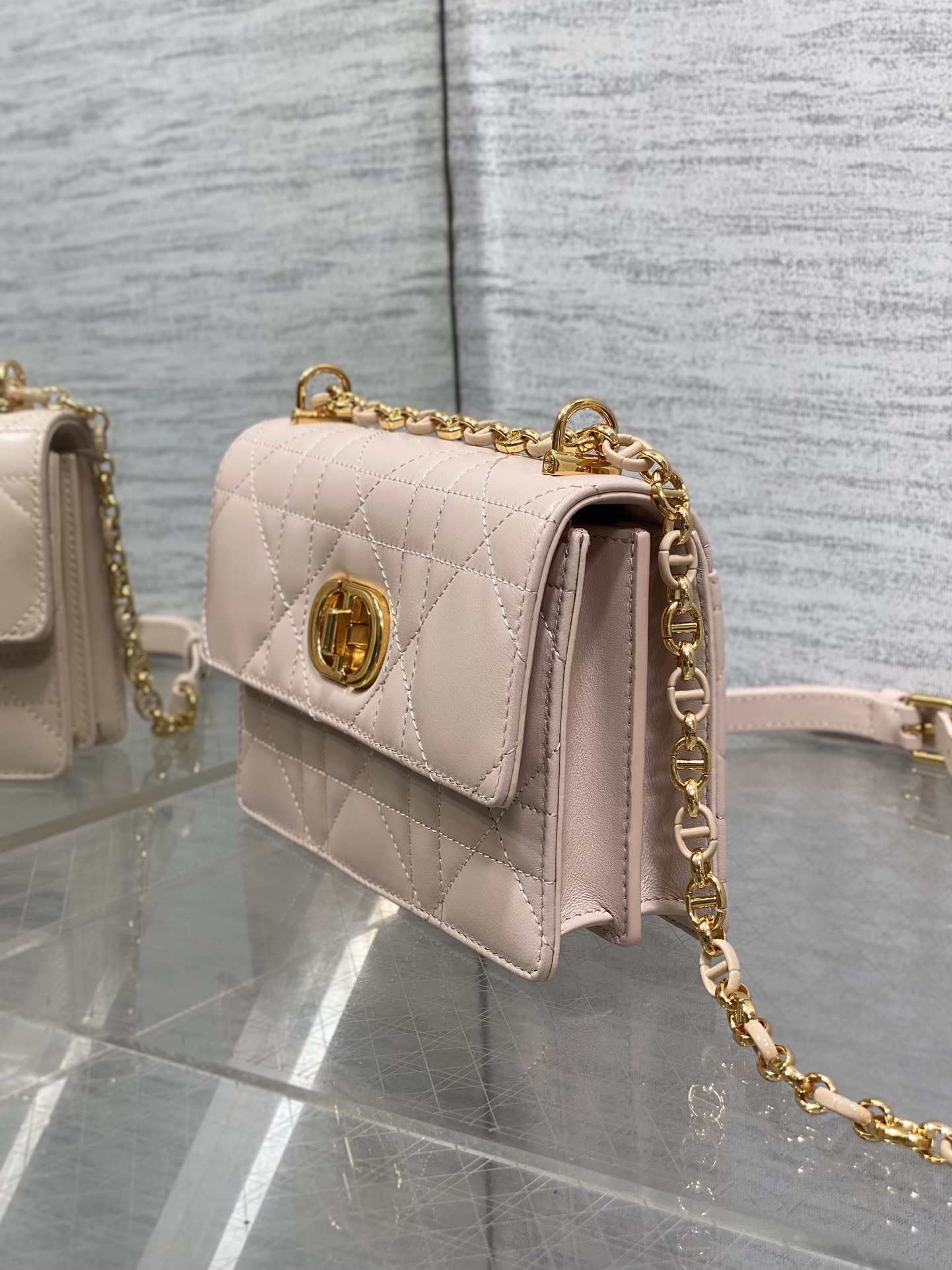  Dior