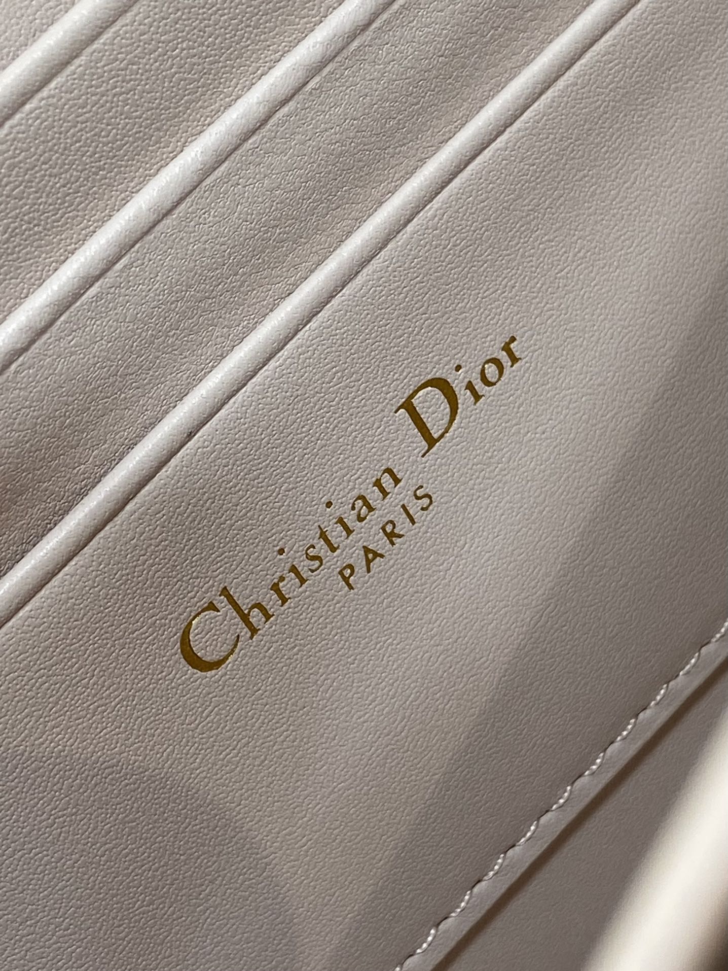  Dior