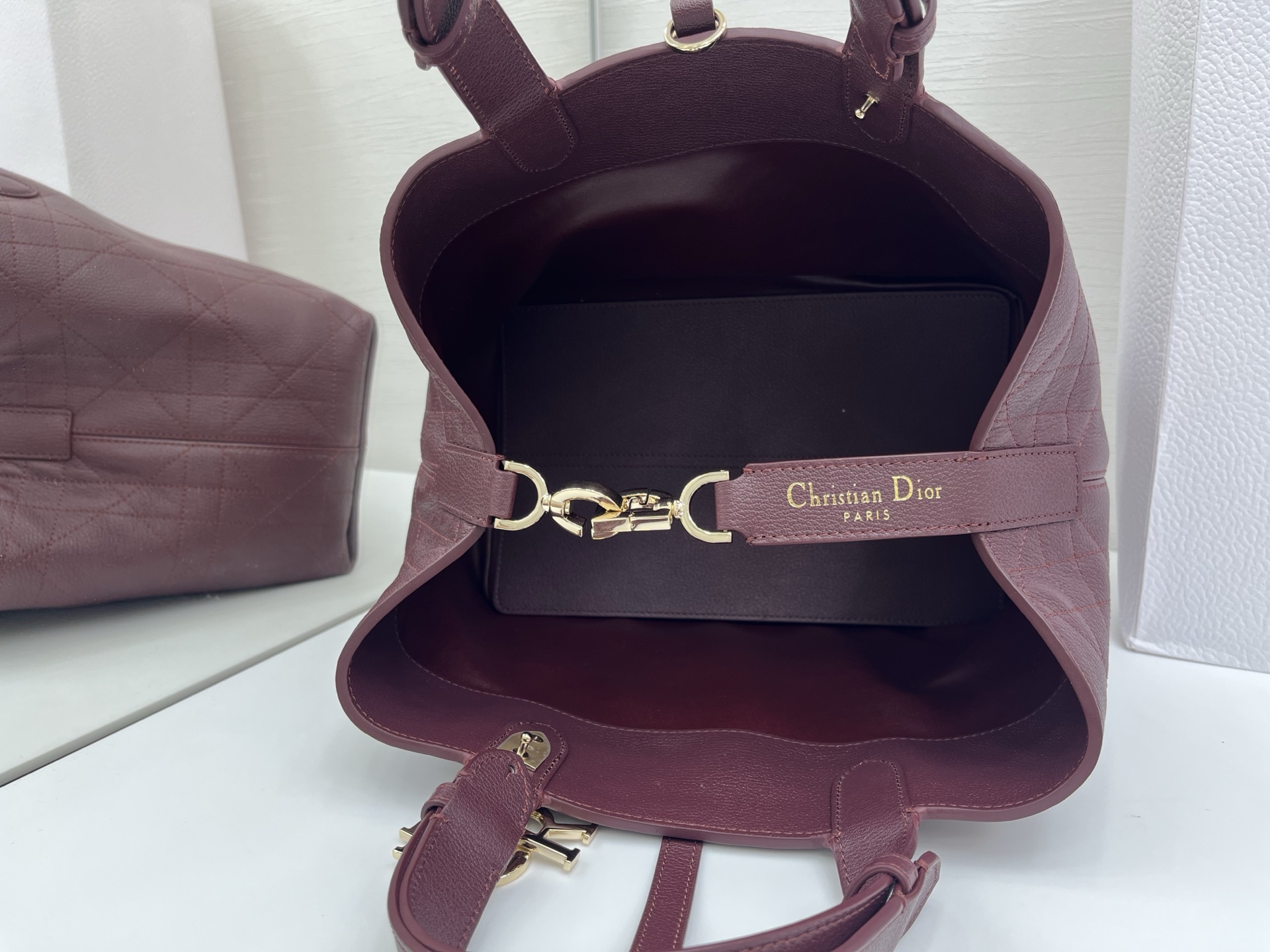    Dior