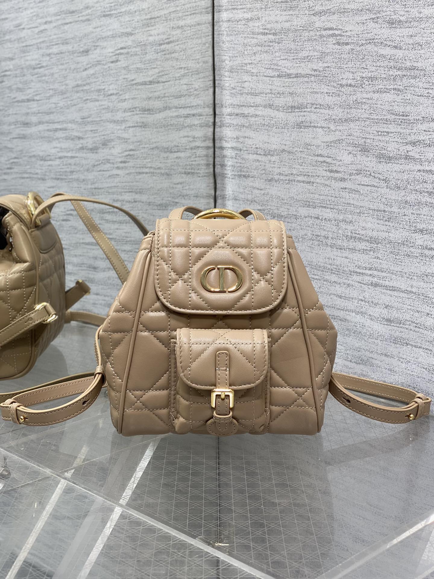  Dior