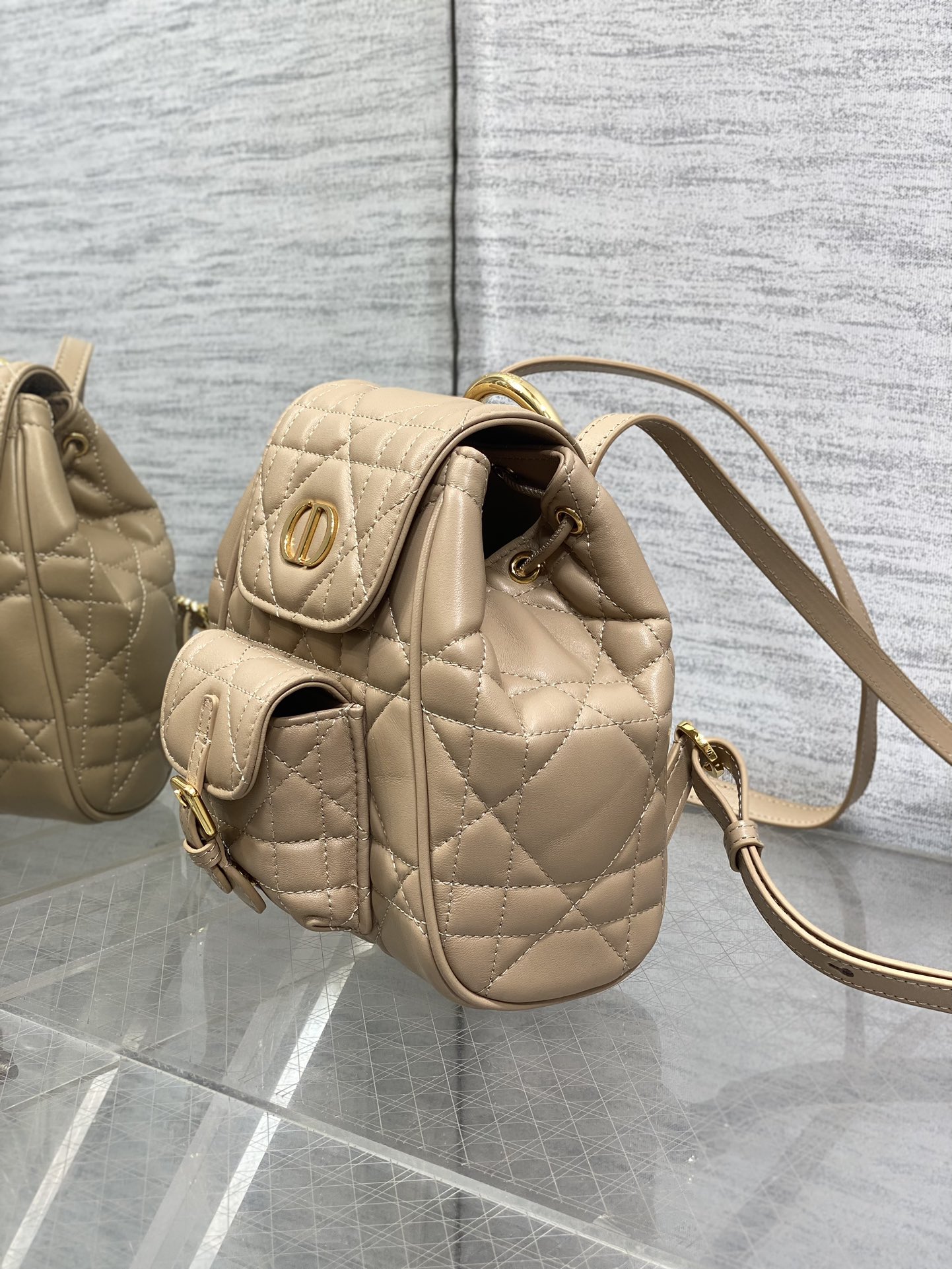  Dior
