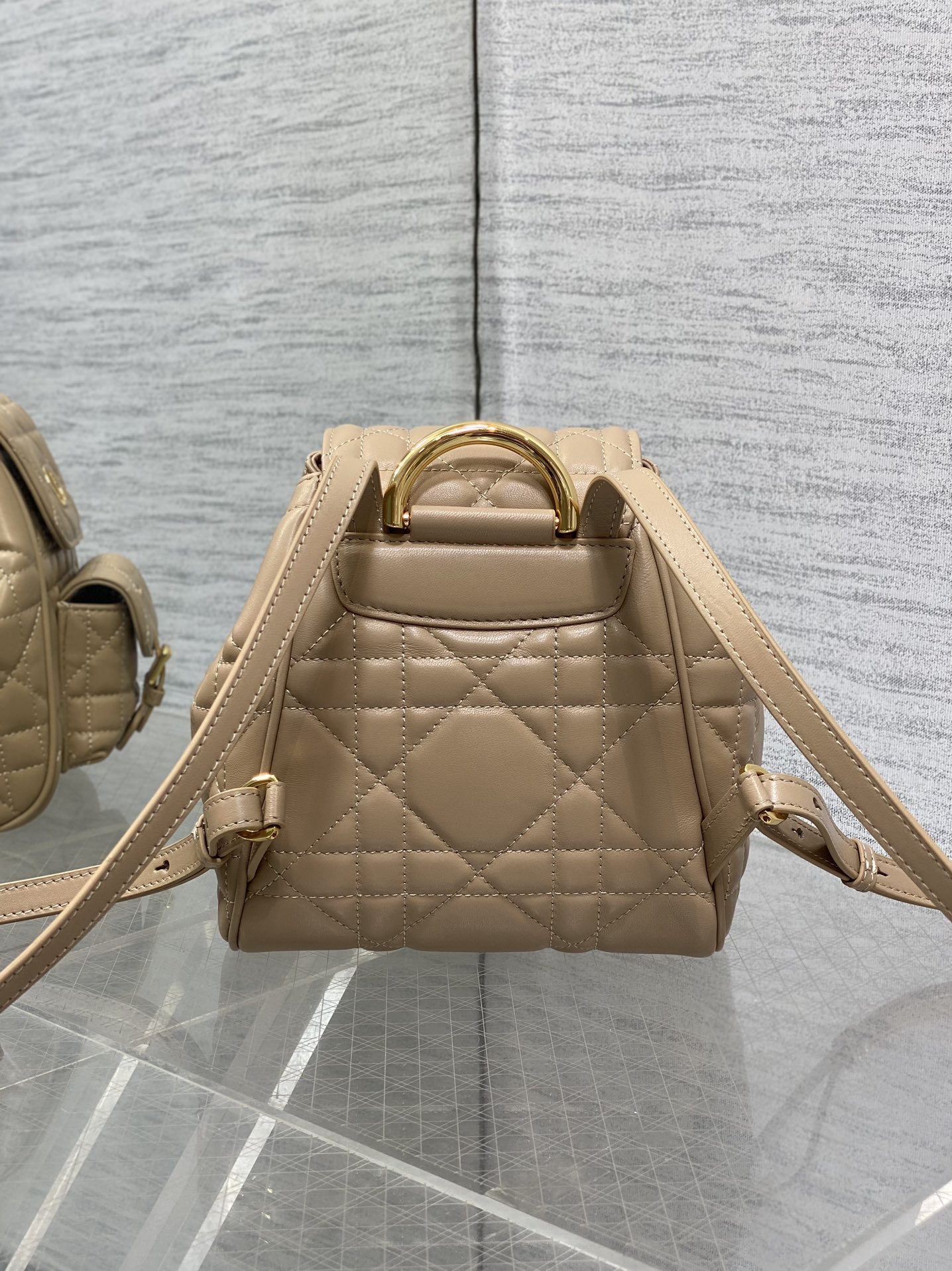  Dior