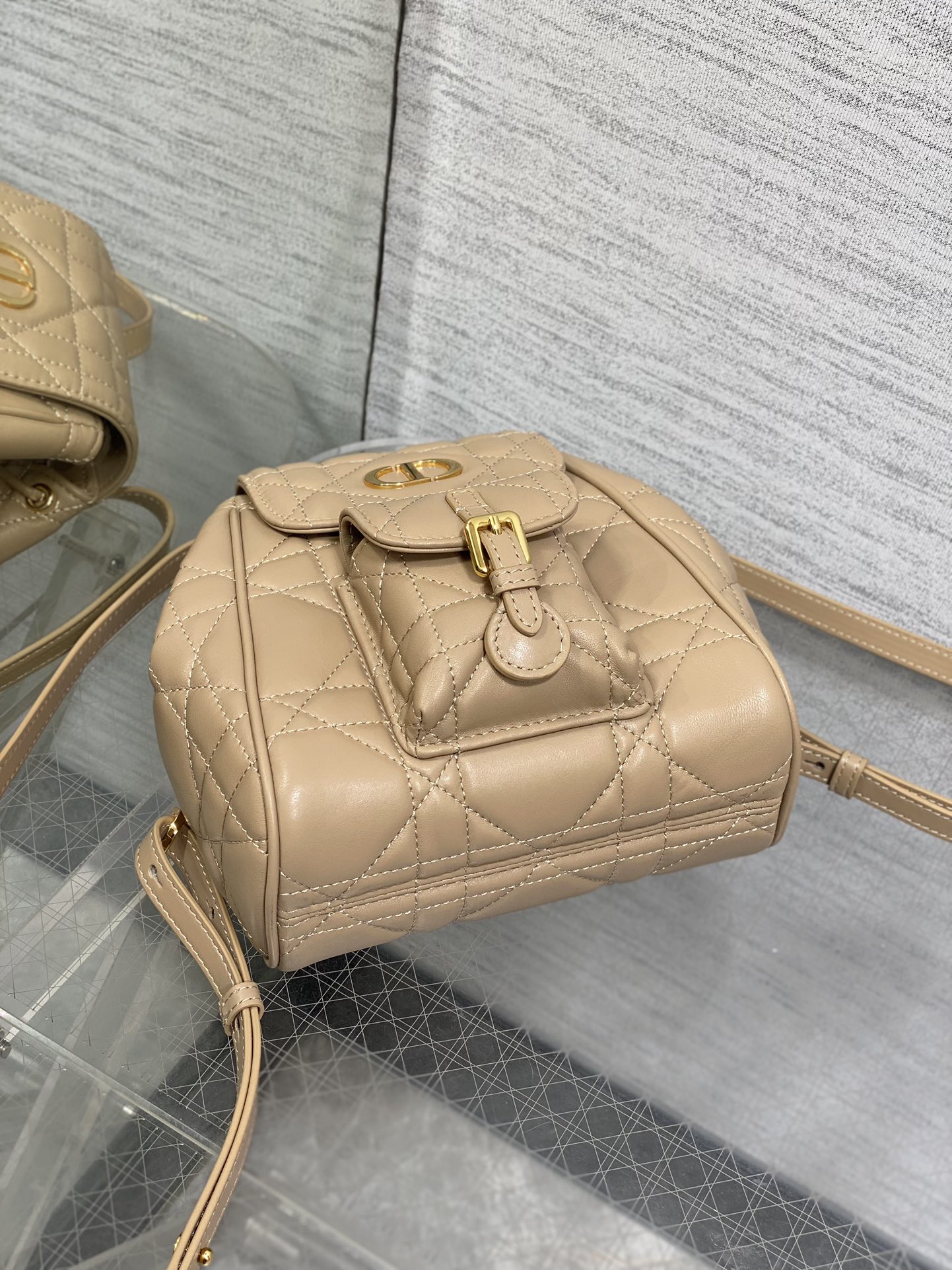  Dior