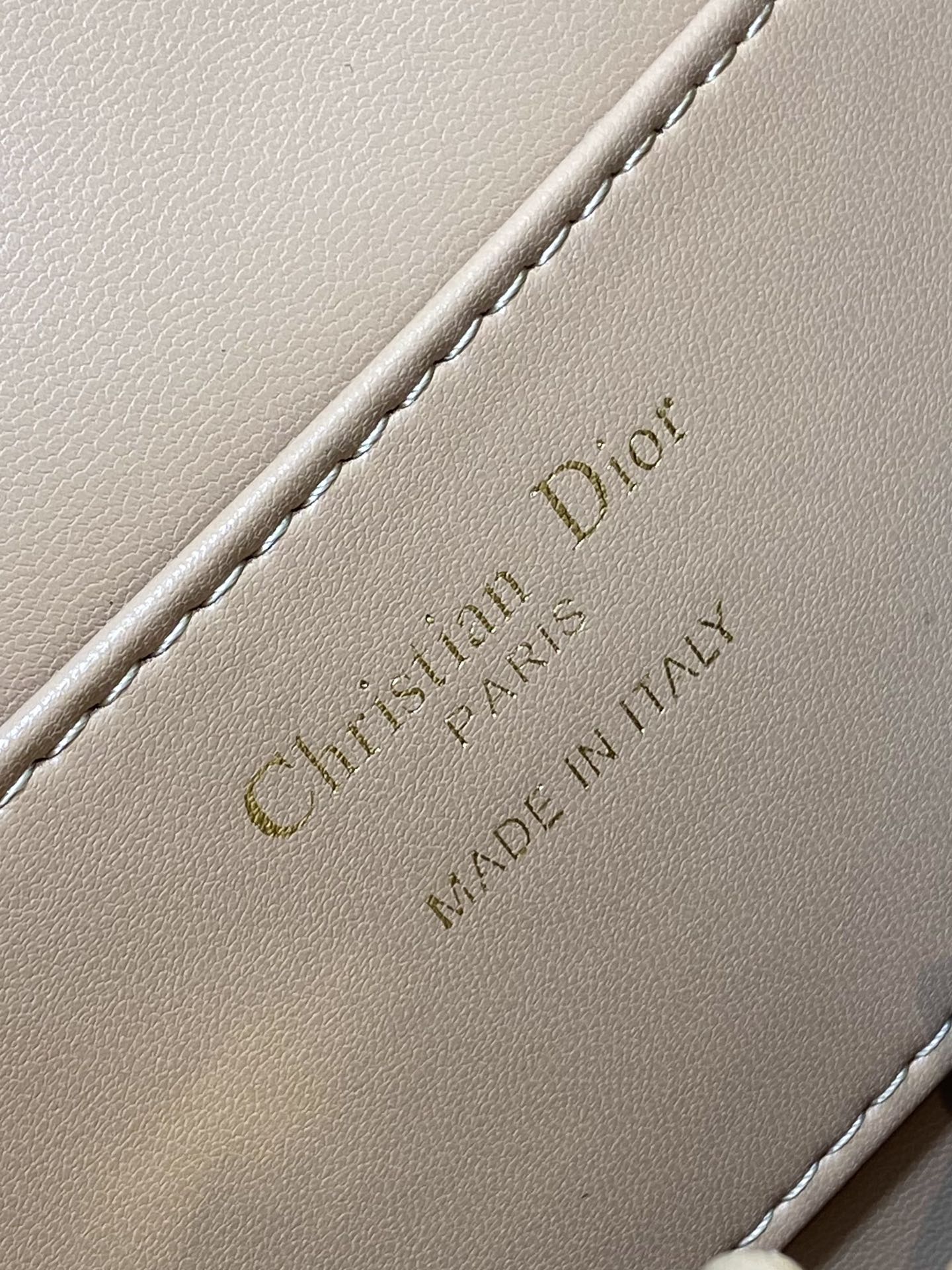  Dior