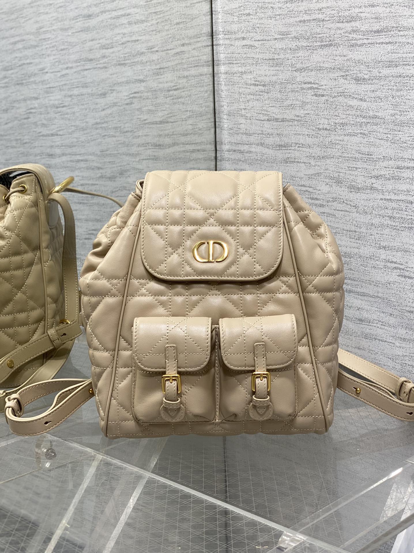  Dior