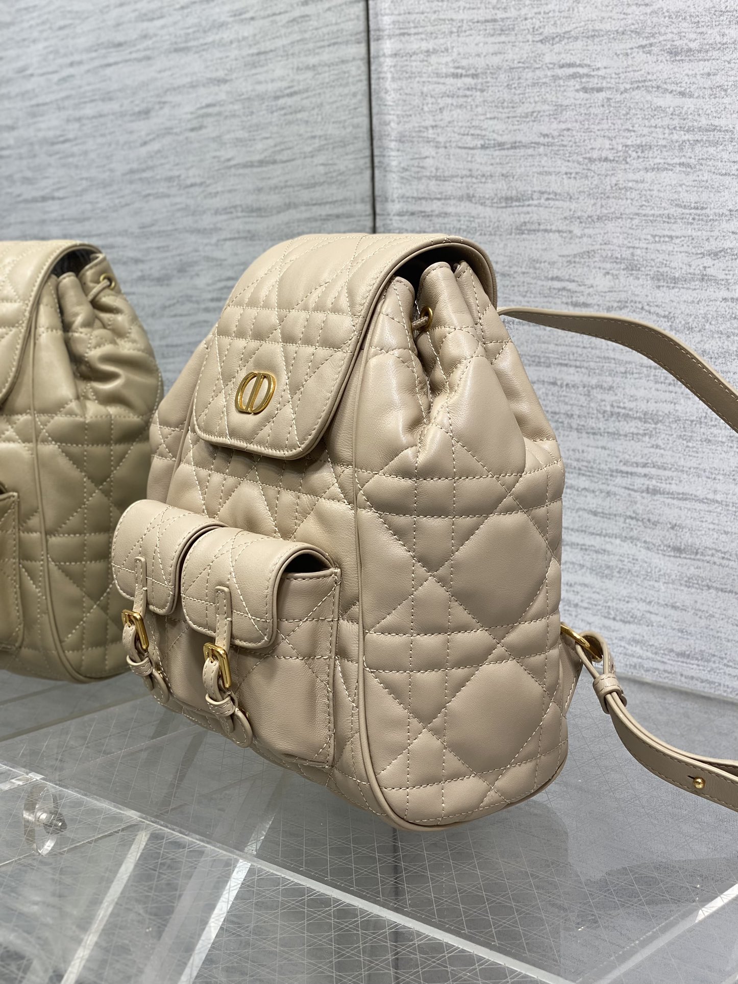  Dior