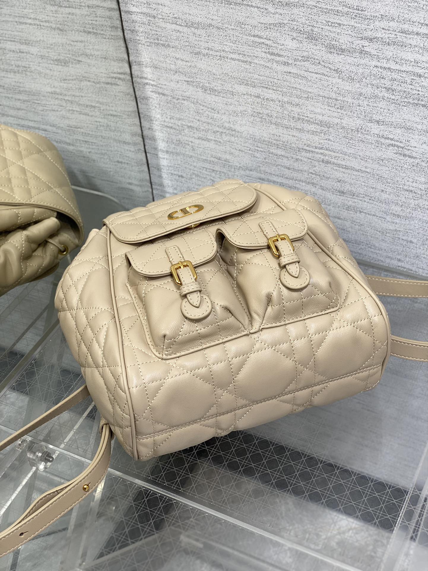  Dior