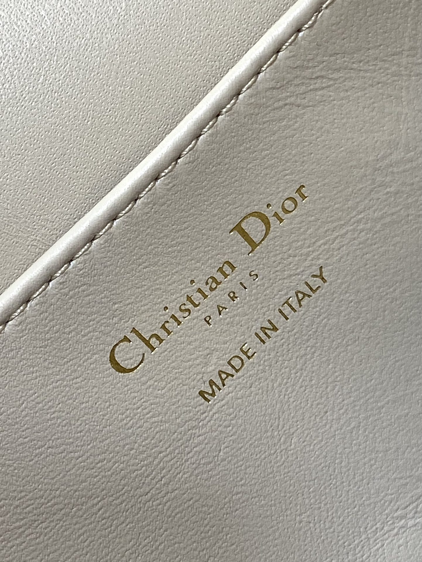  Dior