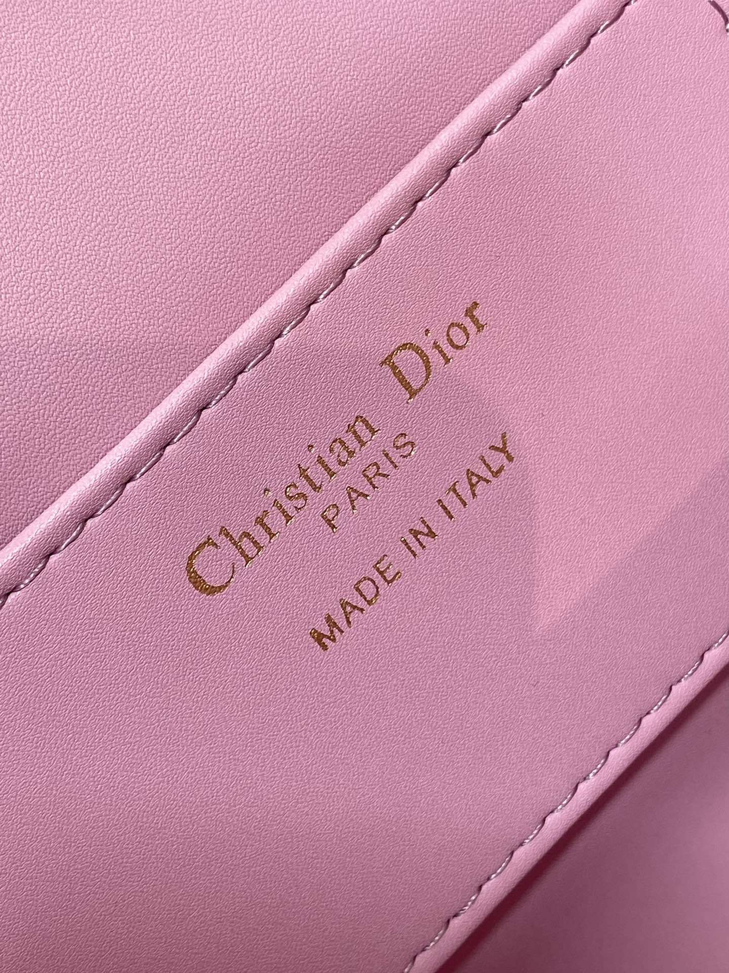  Dior
