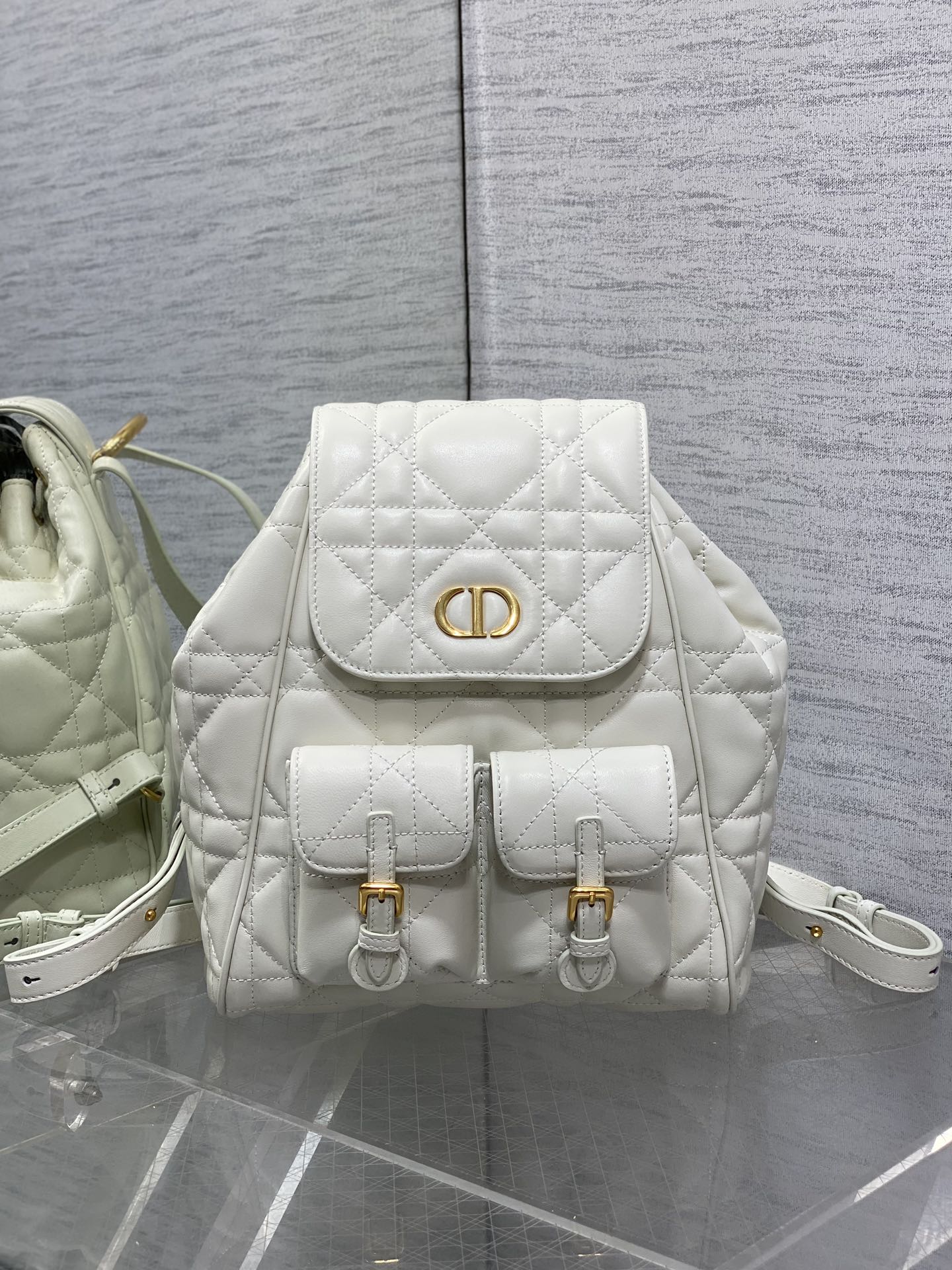  Dior