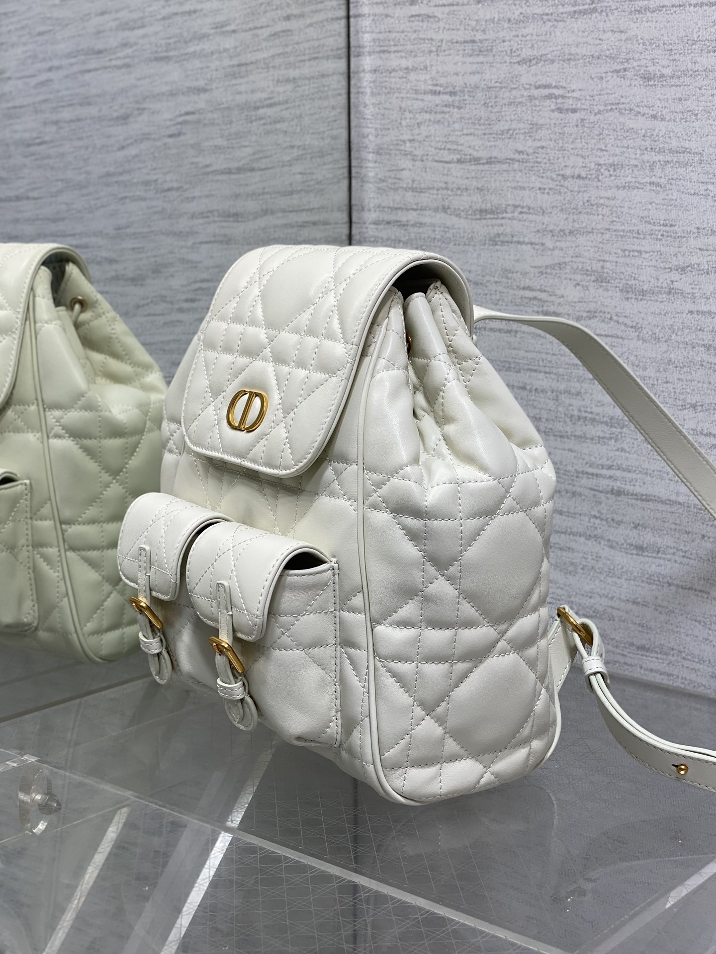  Dior