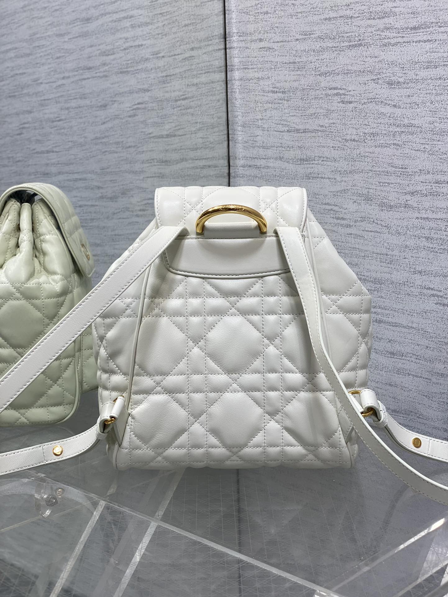  Dior