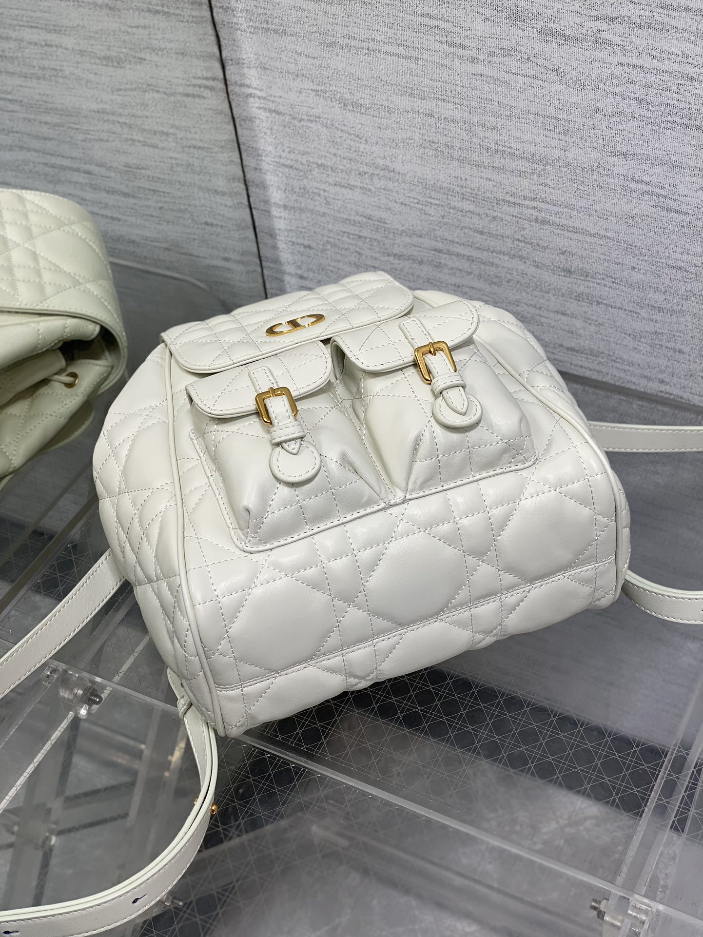  Dior
