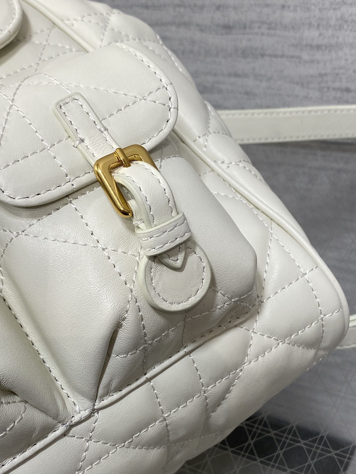  Dior