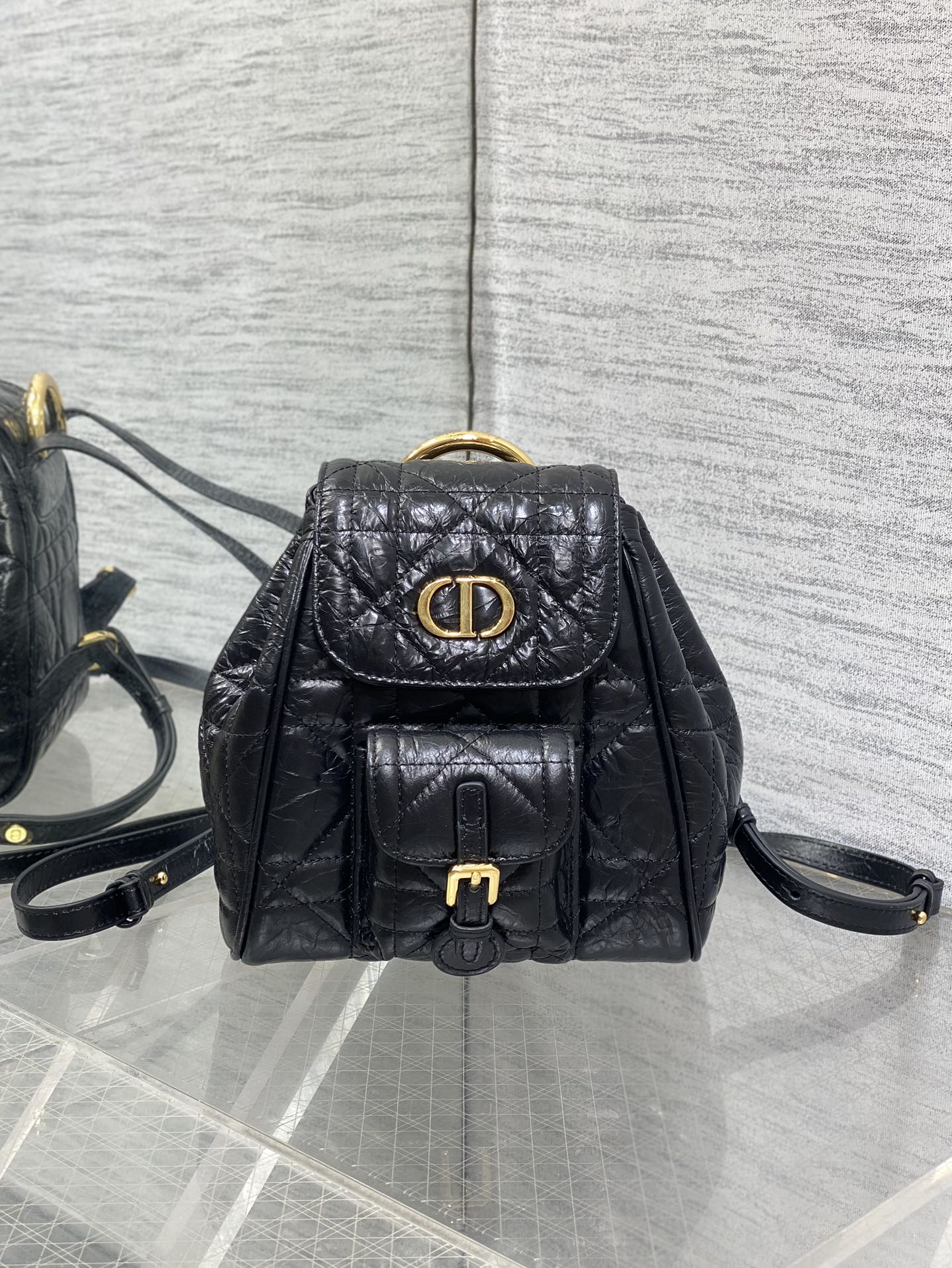  Dior