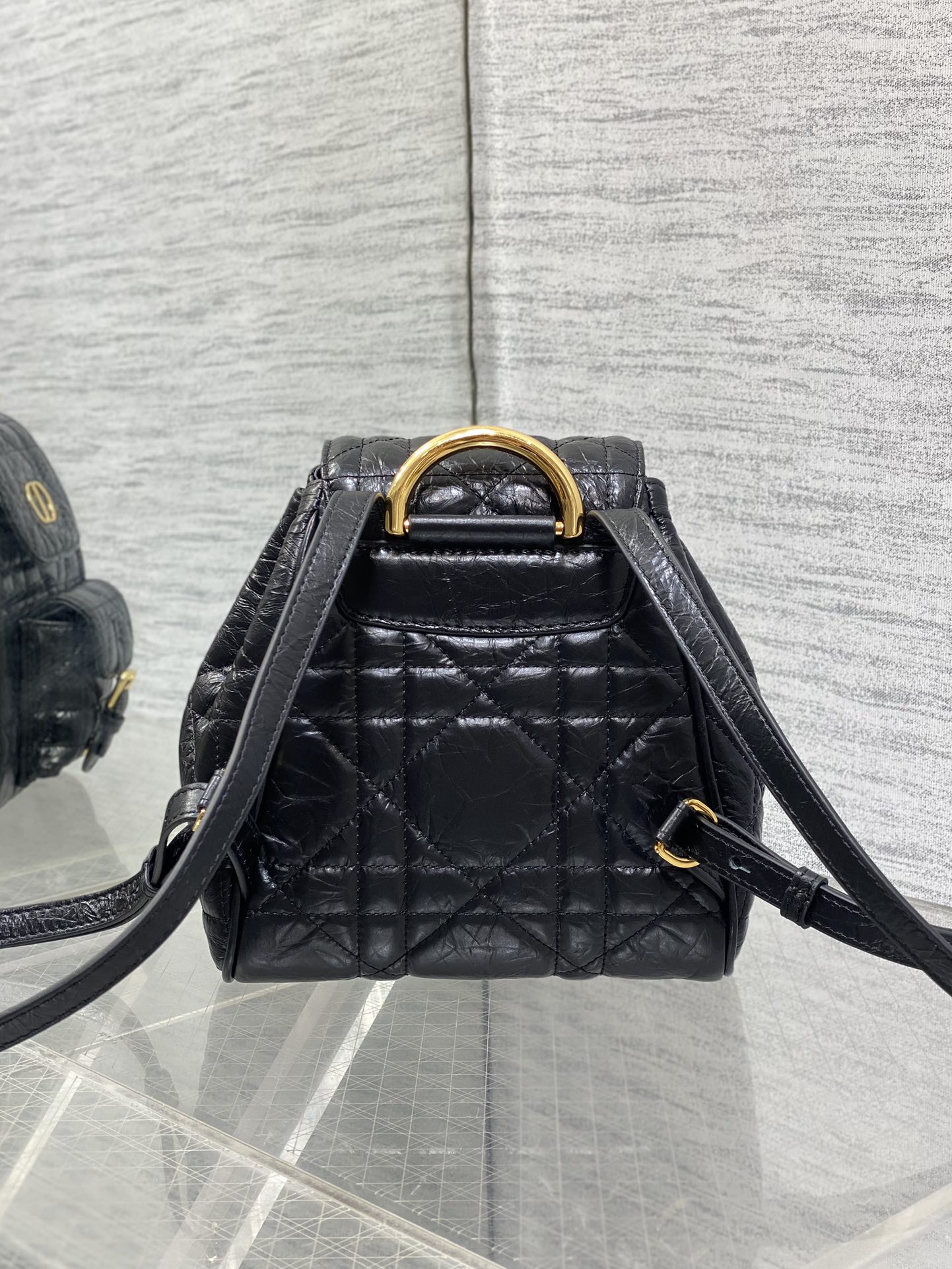 Dior