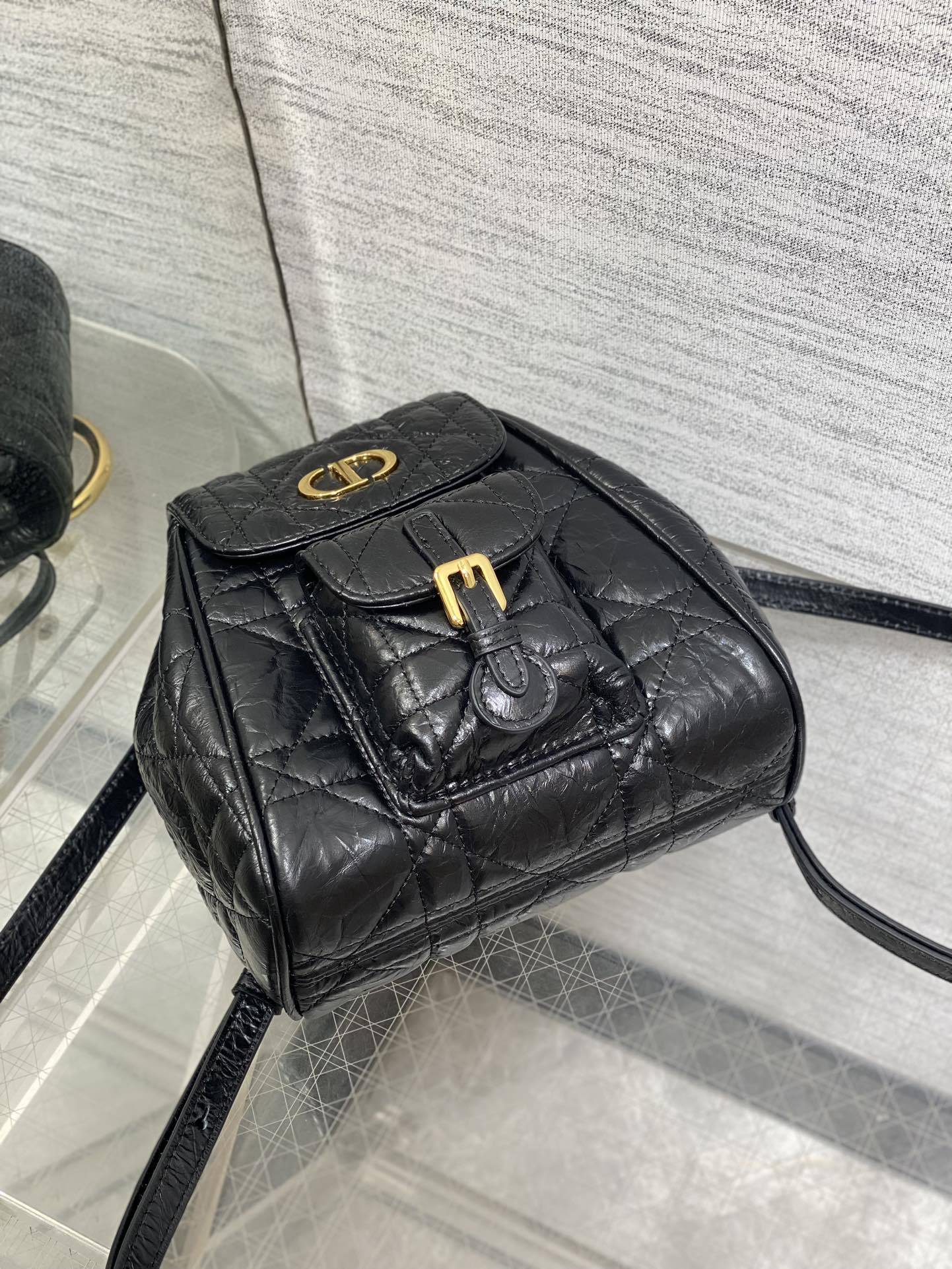  Dior