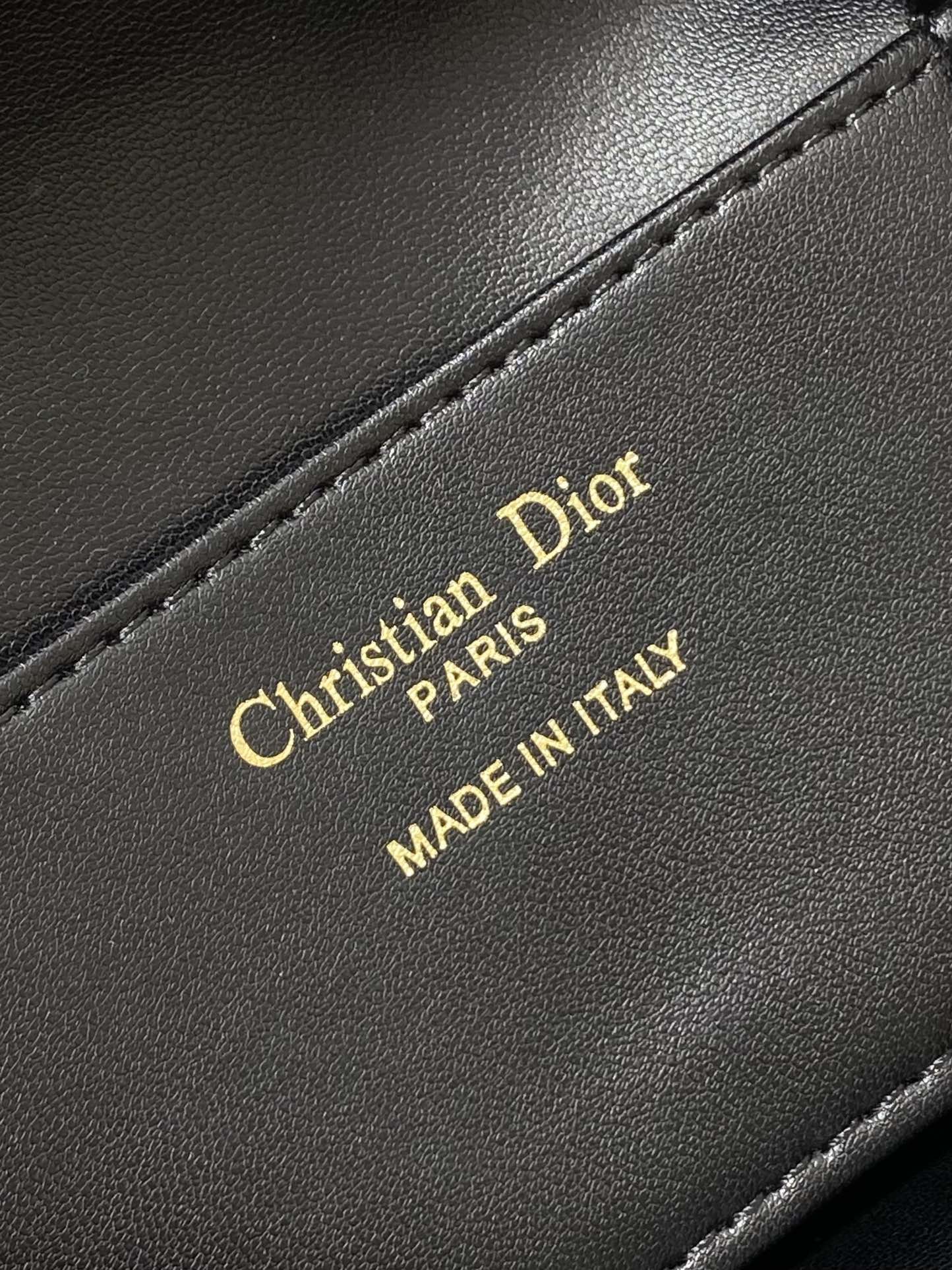  Dior