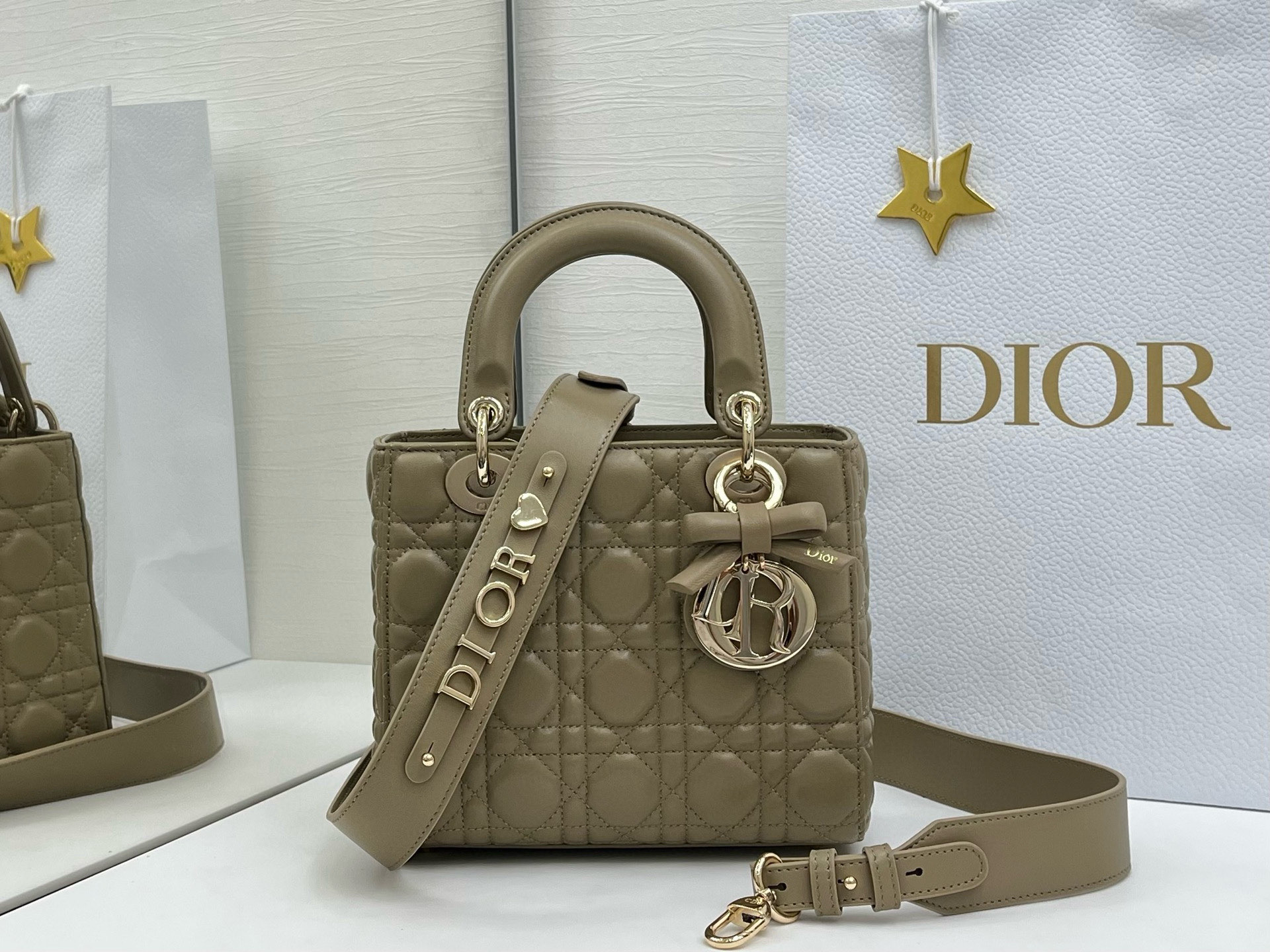  Dior