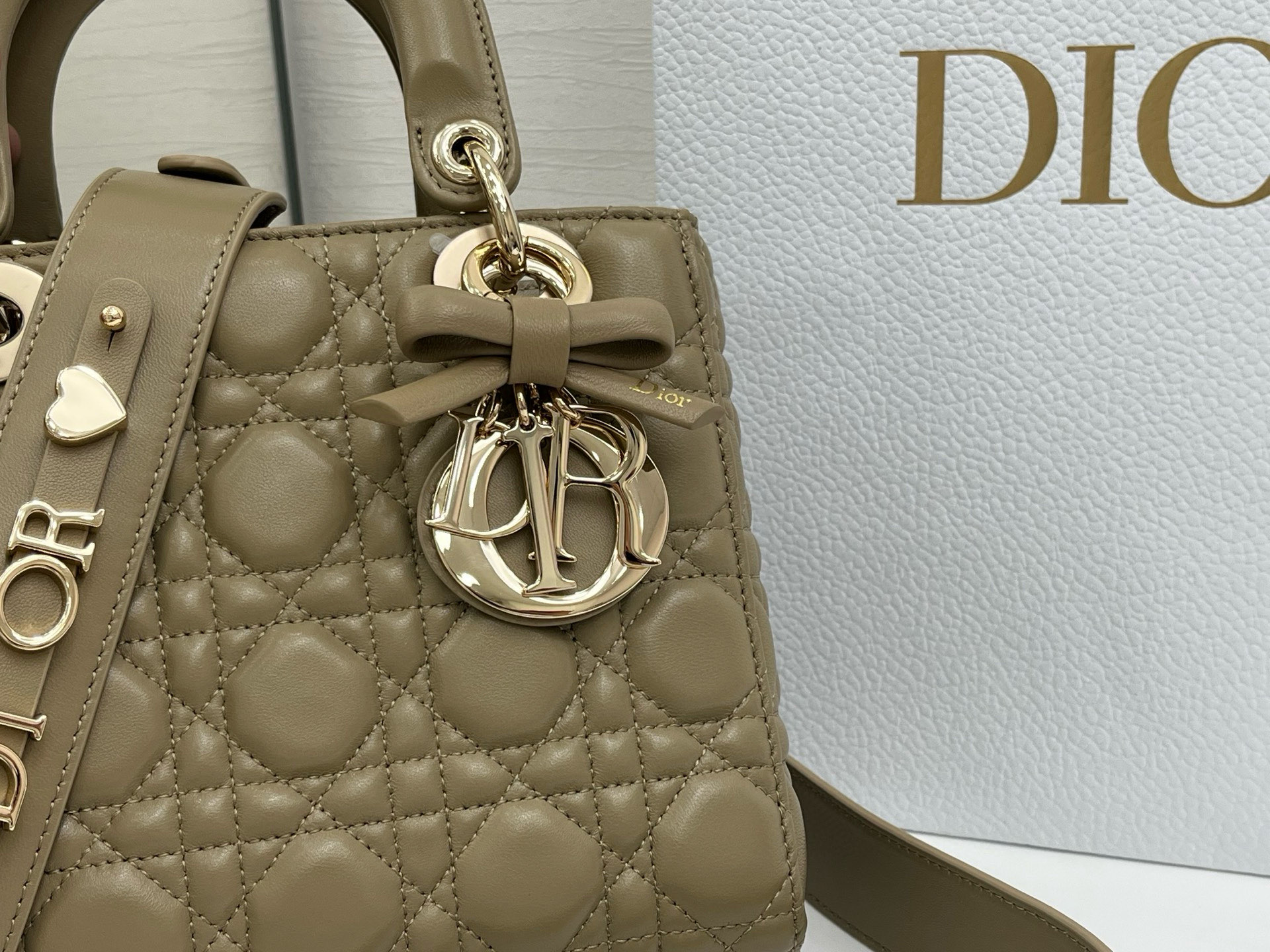  Dior