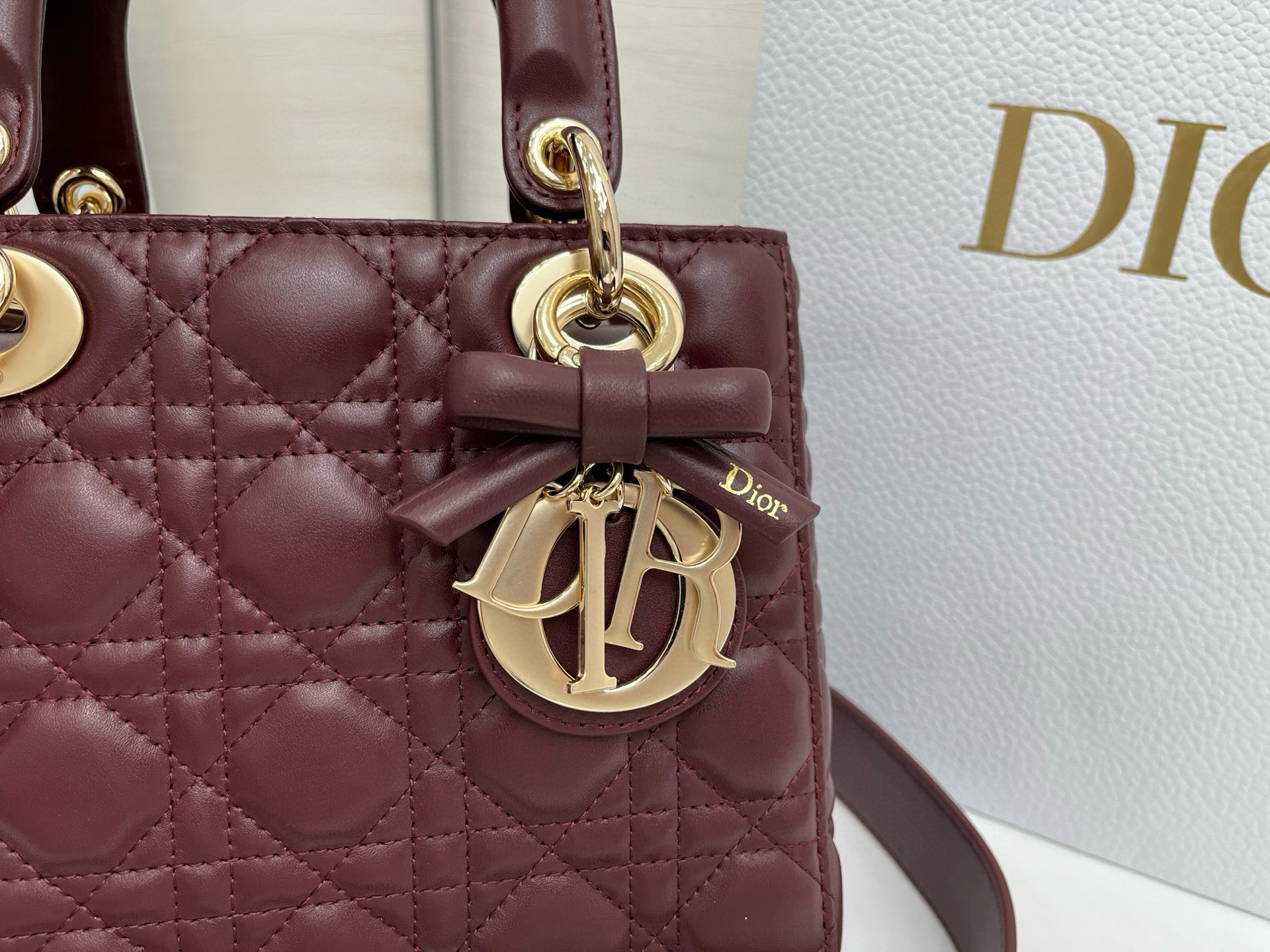  Dior