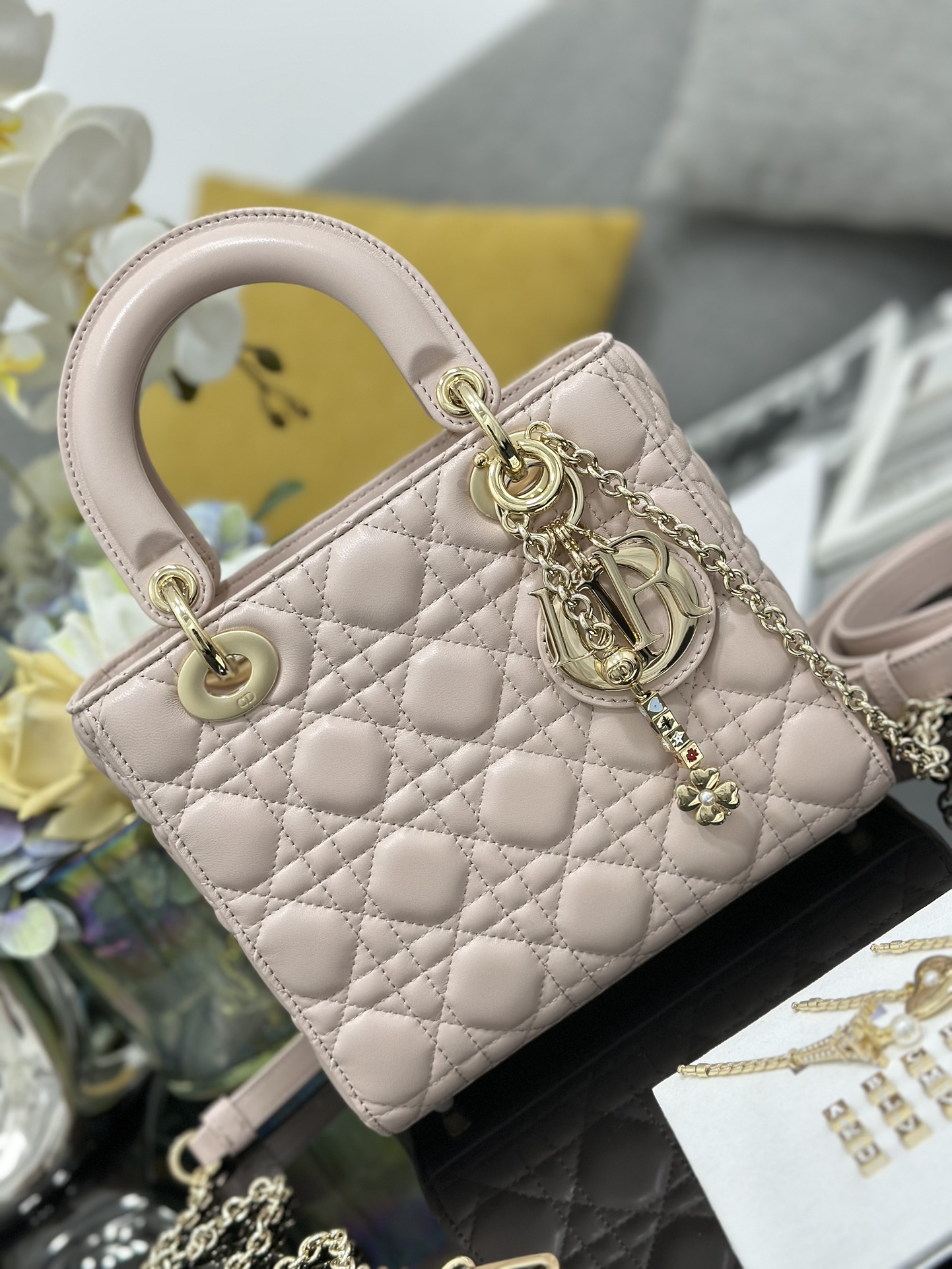  Dior