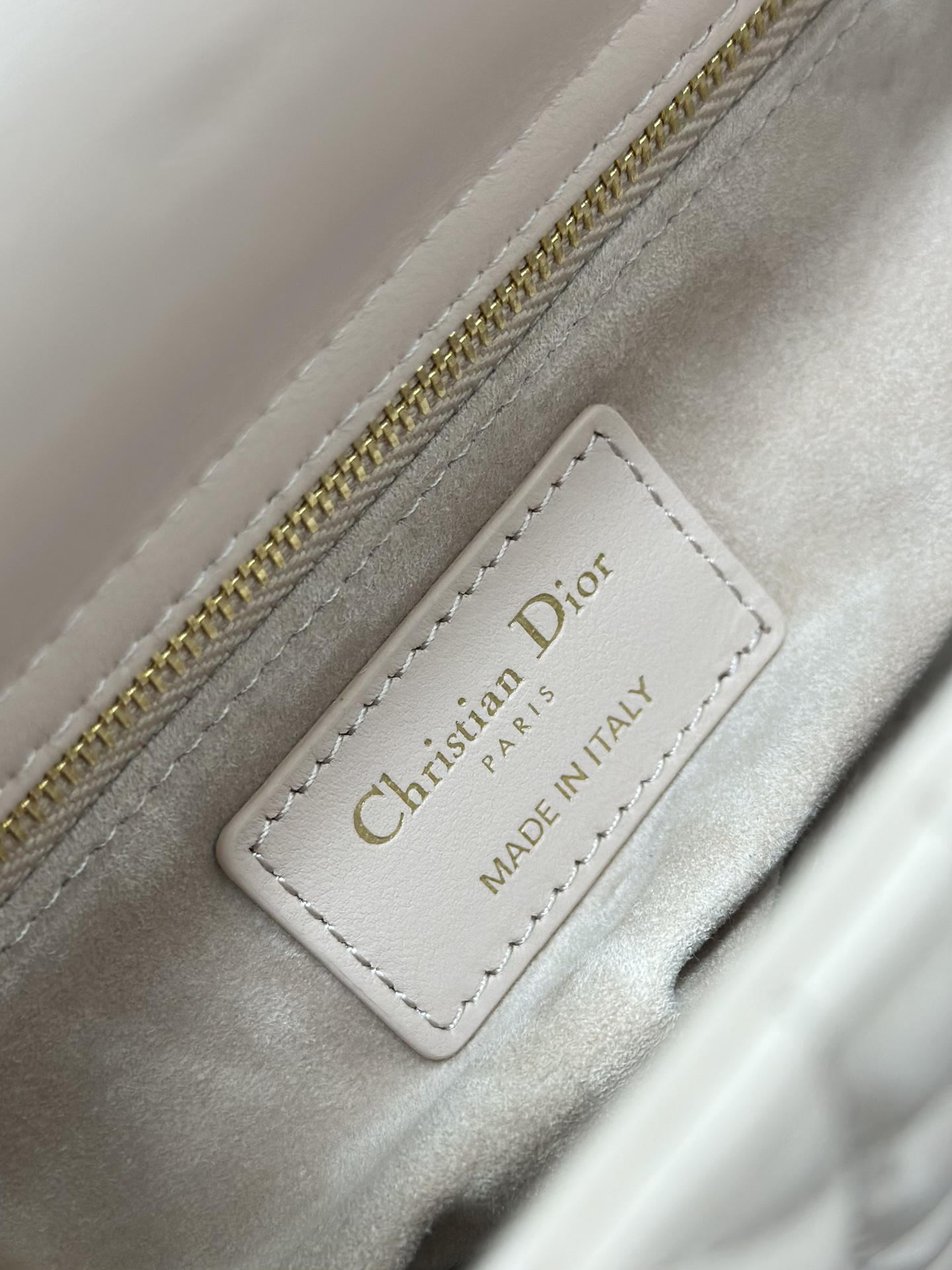  Dior