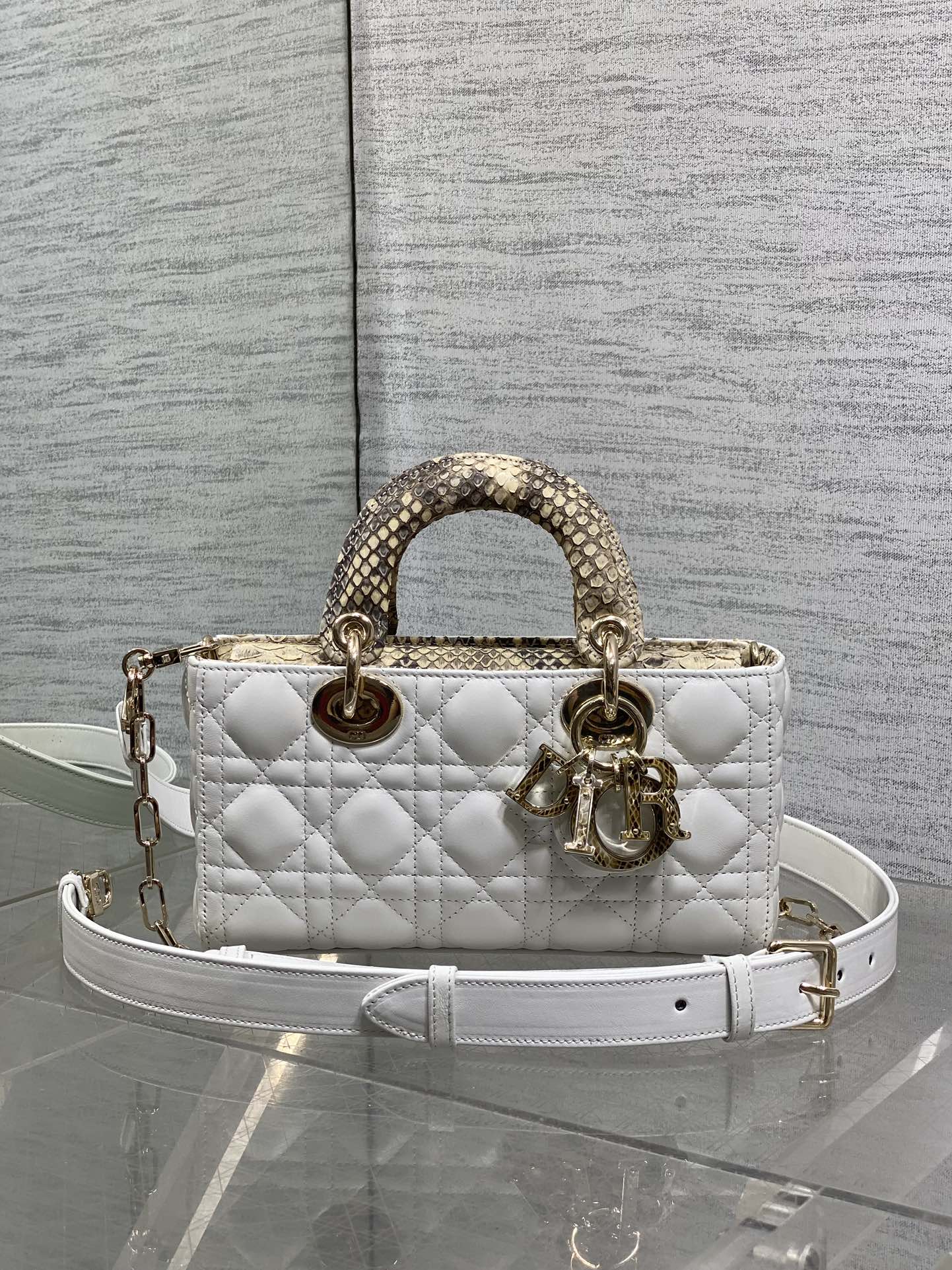  Dior