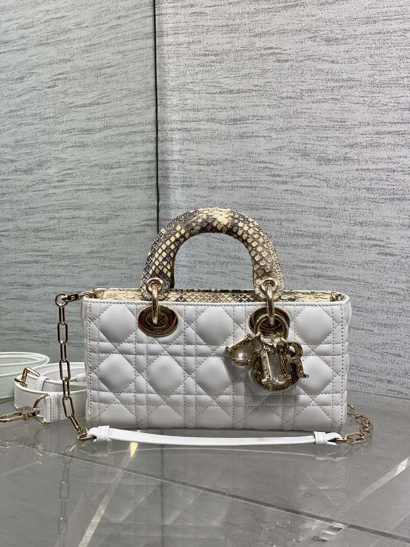  Dior