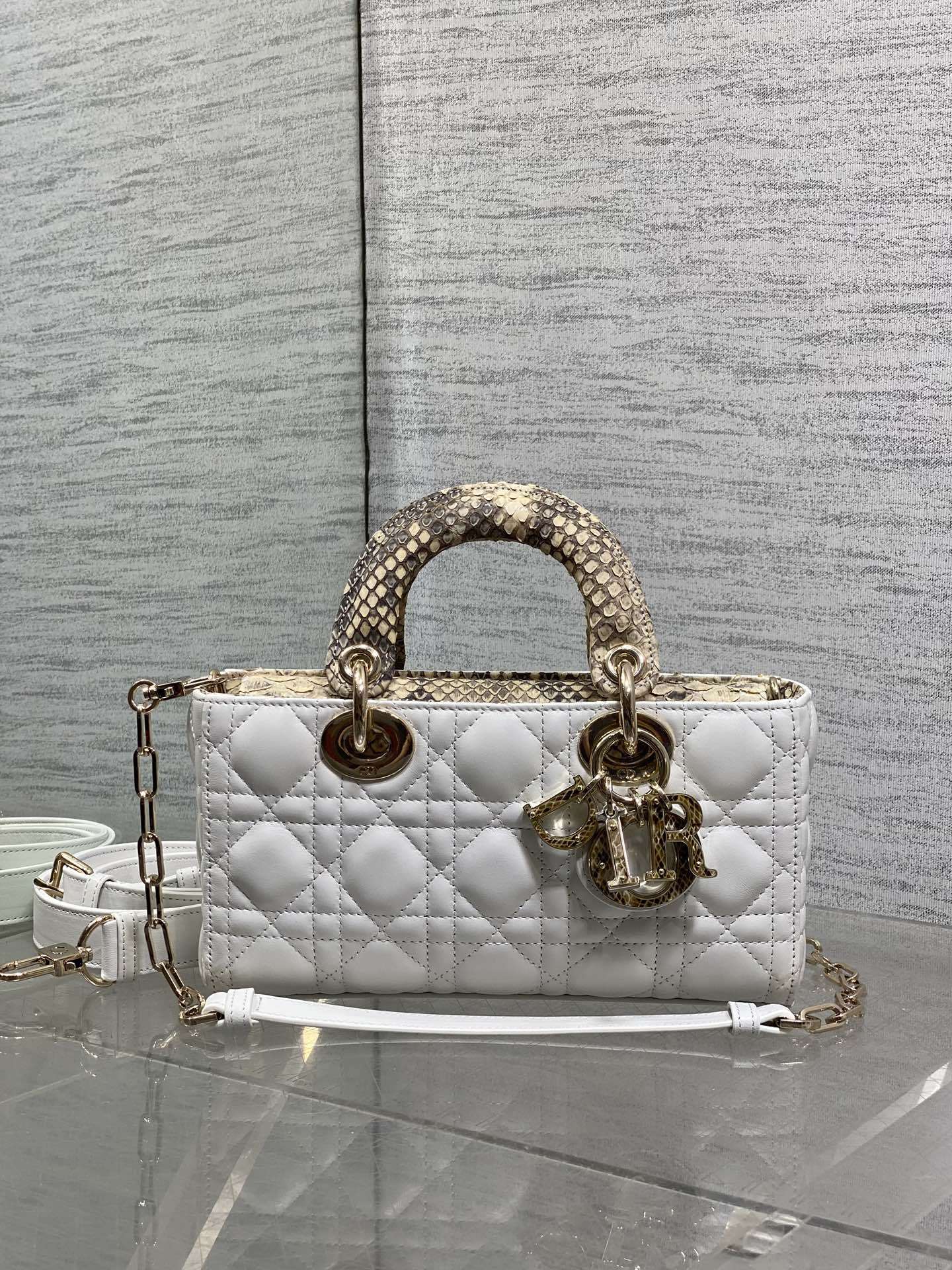  Dior