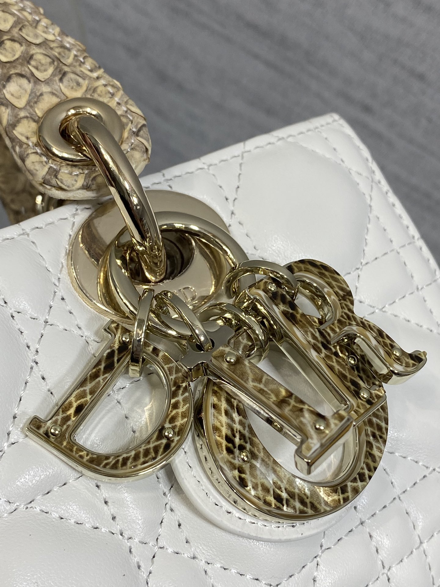  Dior