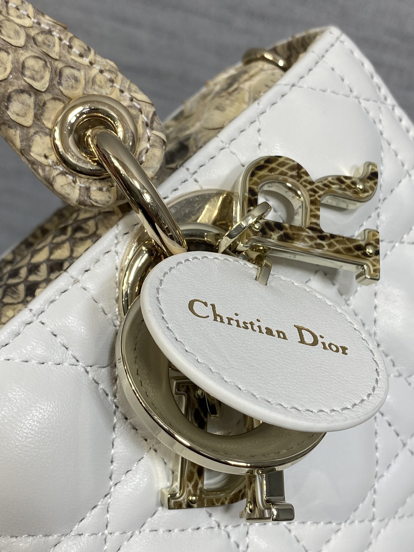  Dior