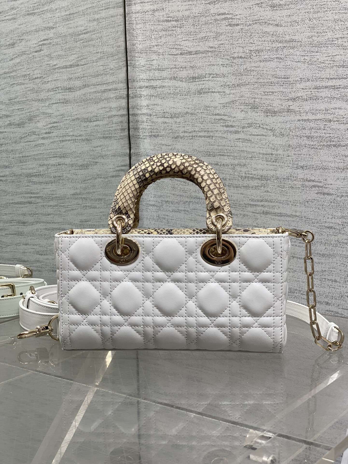  Dior